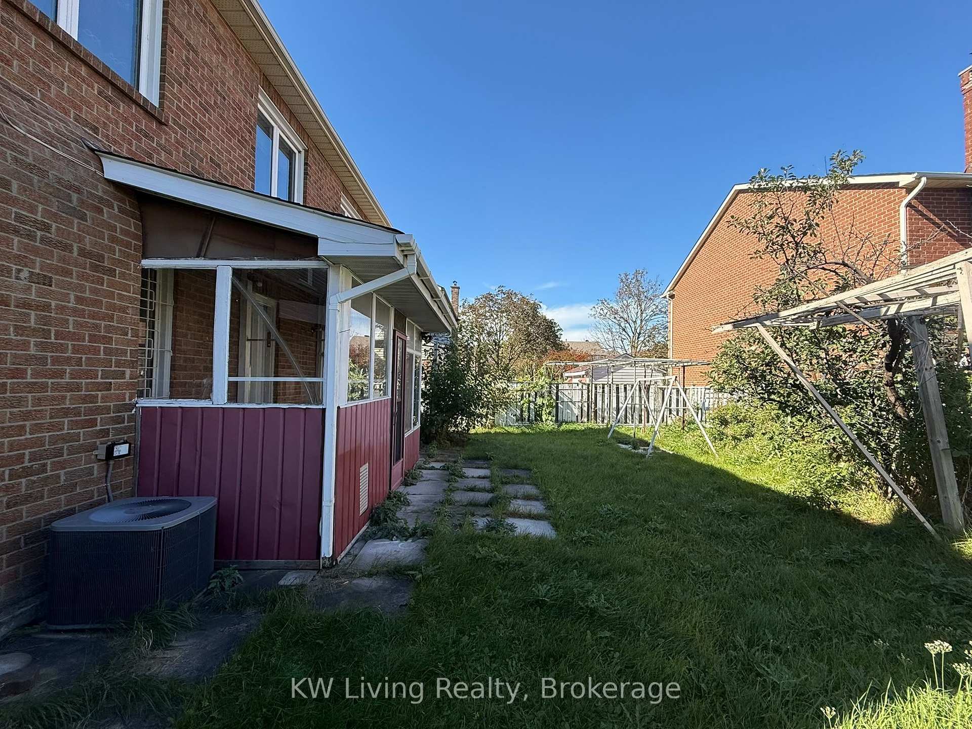 Photo 49 of 98 Canongate Trail, Scarborough, Steeles — HOMEH
