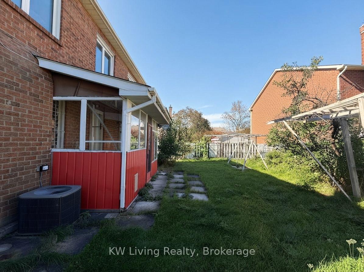 Photo 44 of 98 Canongate Trail, Scarborough, Steeles — HOMEH