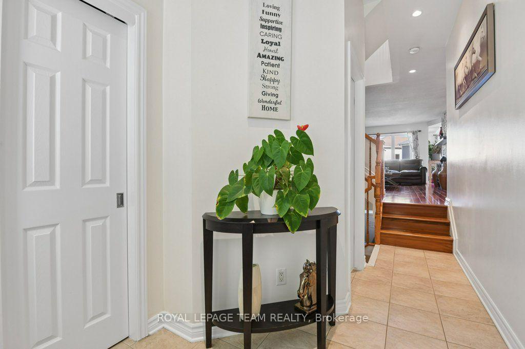 Photo 4 of 303 Balinroan Crescent, Ottawa, Barrhaven - Strandherd — HOMEH