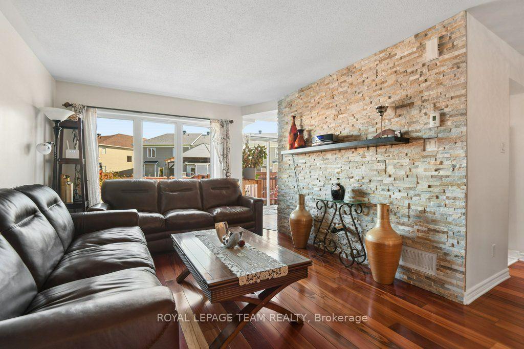 Photo 8 of 303 Balinroan Crescent, Ottawa, Barrhaven - Strandherd — HOMEH