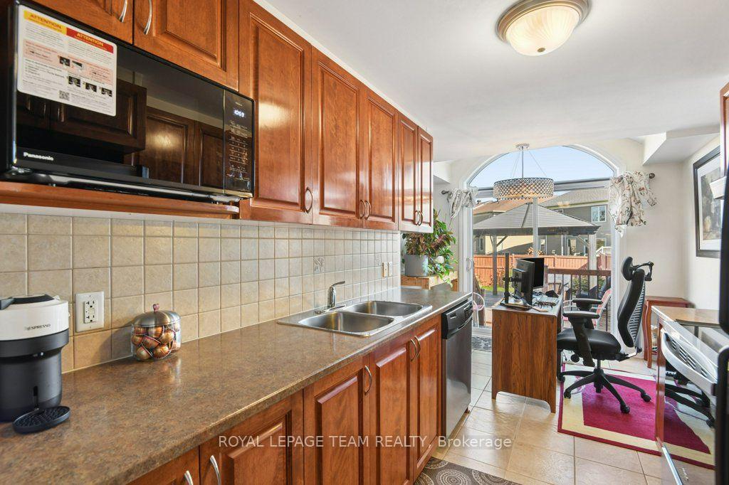 Photo 12 of 303 Balinroan Crescent, Ottawa, Barrhaven - Strandherd — HOMEH
