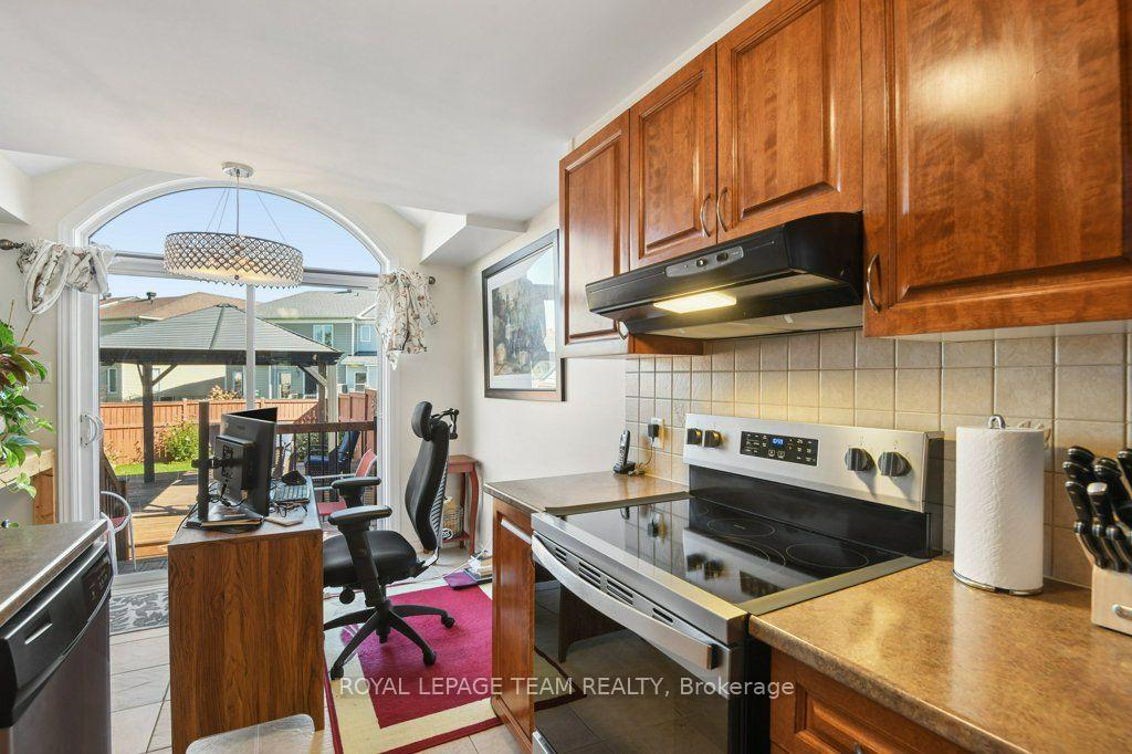 Photo 13 of 303 Balinroan Crescent, Ottawa, Barrhaven - Strandherd — HOMEH
