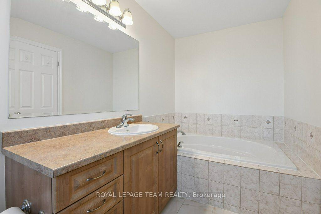 Photo 21 of 303 Balinroan Crescent, Ottawa, Barrhaven - Strandherd — HOMEH