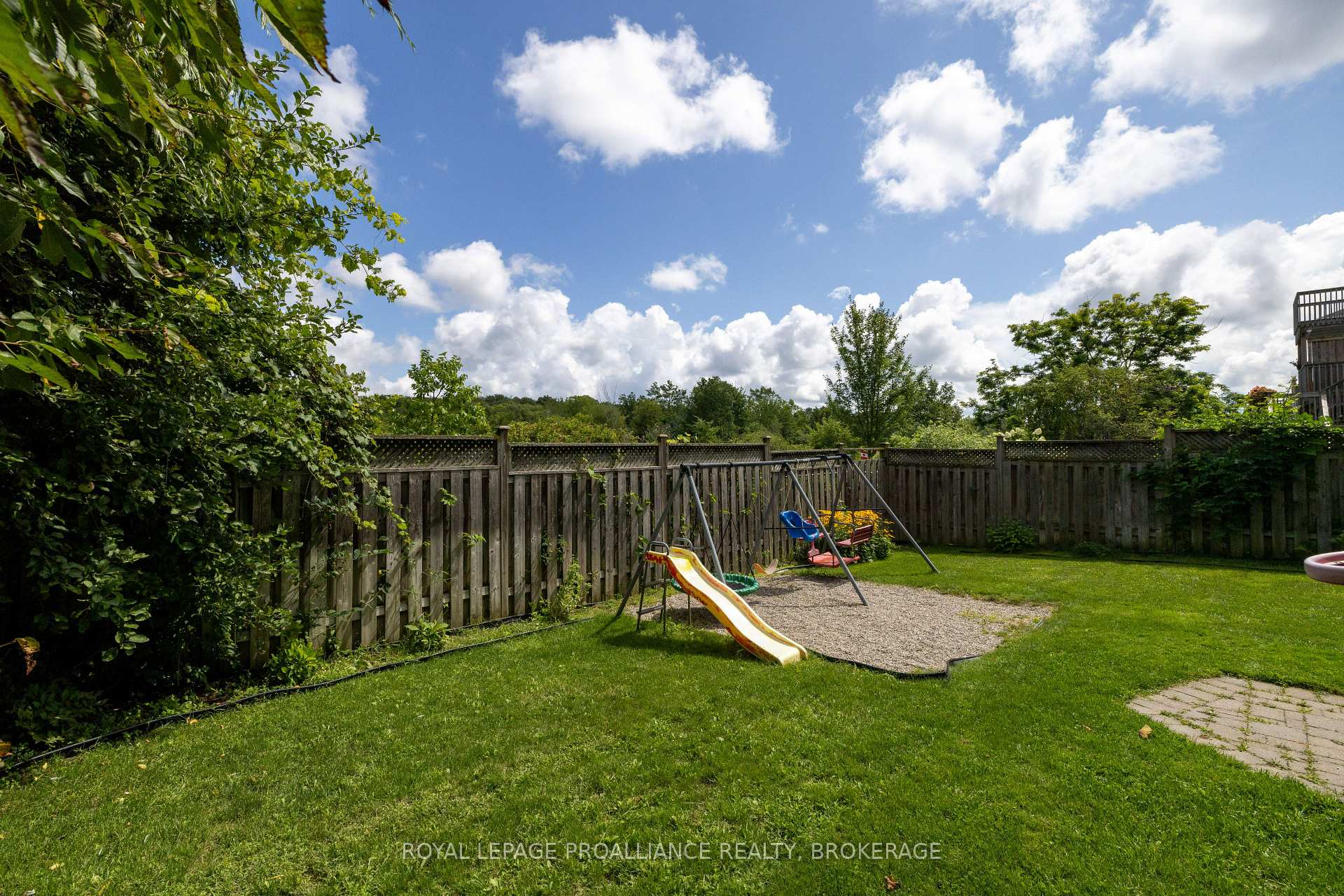 Photo 43 of 633 Fieldstone Drive, Kingston, Kingston East (Incl Barret Crt) — HOMEH