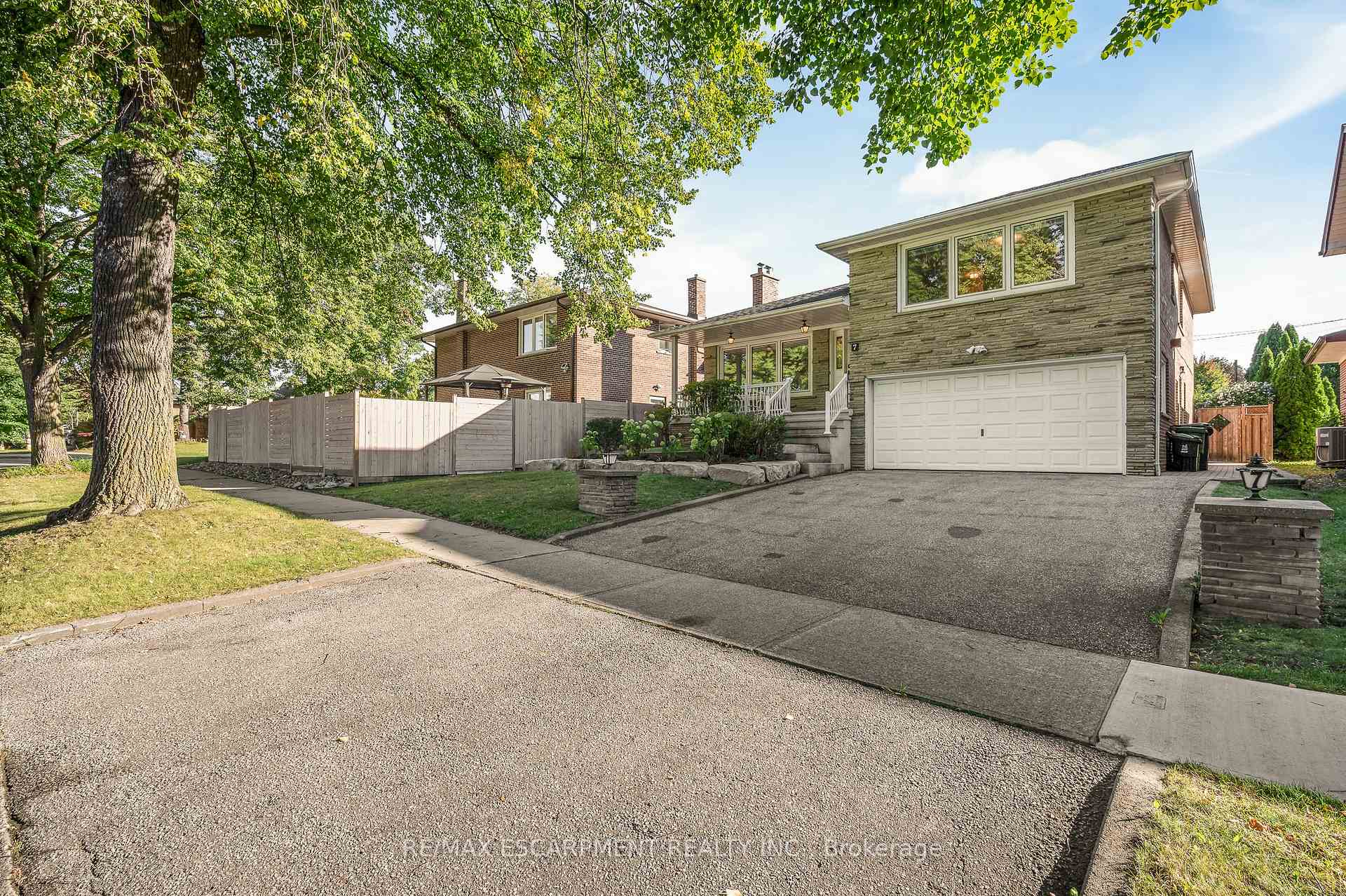 Photo 4 of 7 Watling Street, Etobicoke, Willowridge-Martingrove-Richview — HOMEH