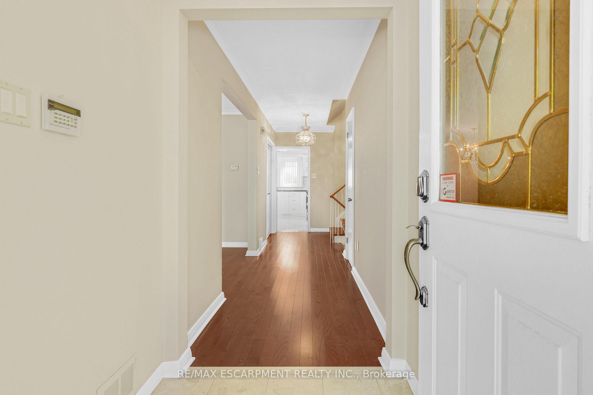 Photo 7 of 7 Watling Street, Etobicoke, Willowridge-Martingrove-Richview — HOMEH