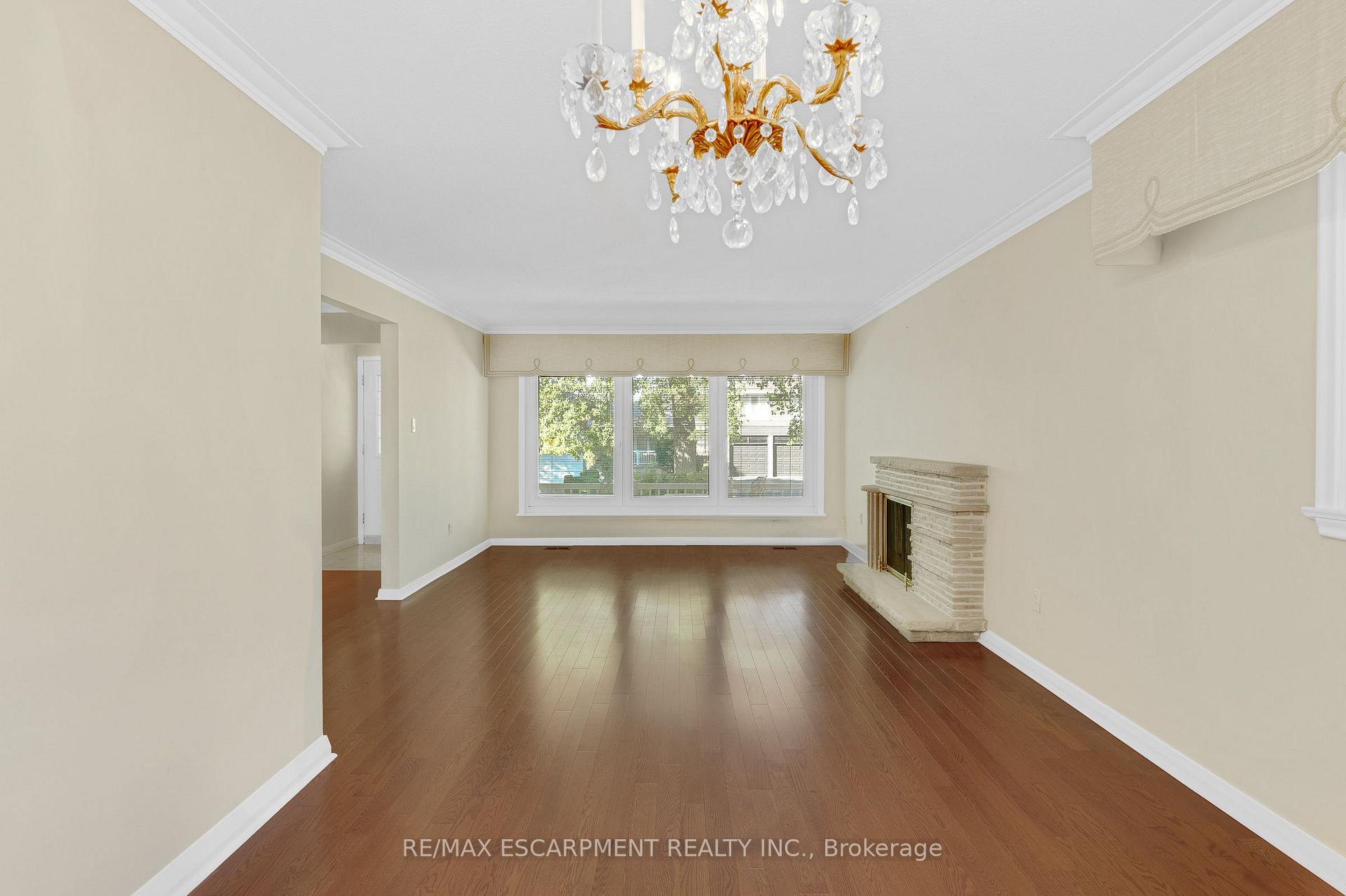 Photo 11 of 7 Watling Street, Etobicoke, Willowridge-Martingrove-Richview — HOMEH