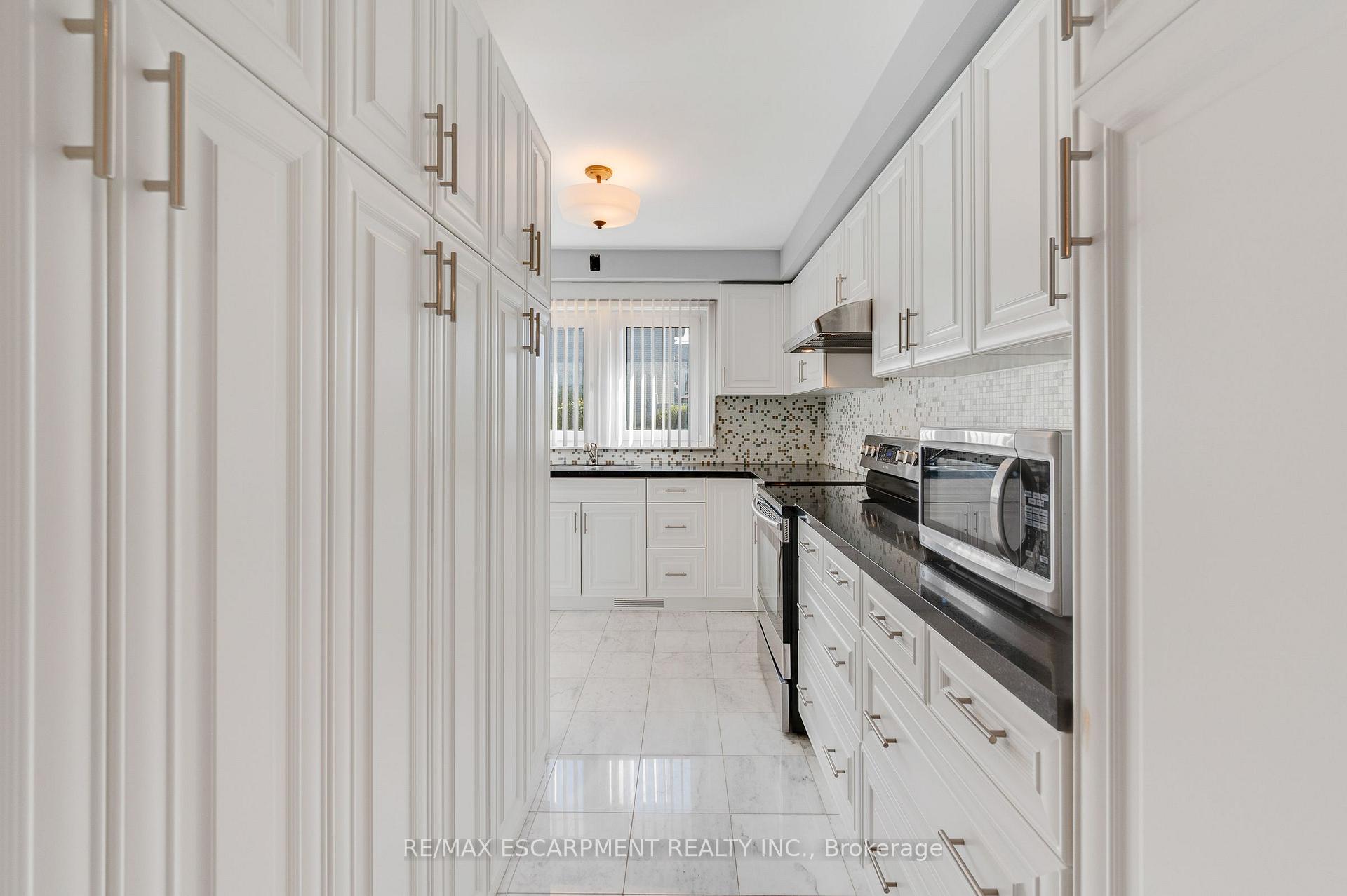 Photo 12 of 7 Watling Street, Etobicoke, Willowridge-Martingrove-Richview — HOMEH