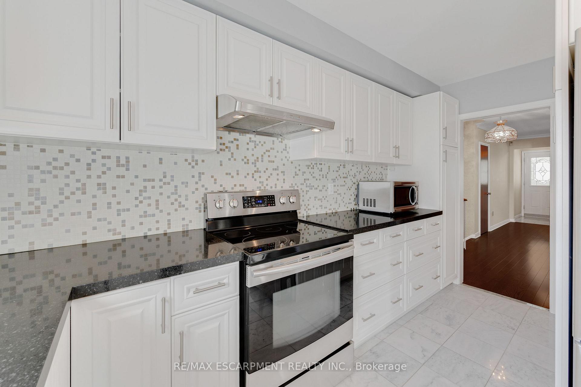 Photo 13 of 7 Watling Street, Etobicoke, Willowridge-Martingrove-Richview — HOMEH
