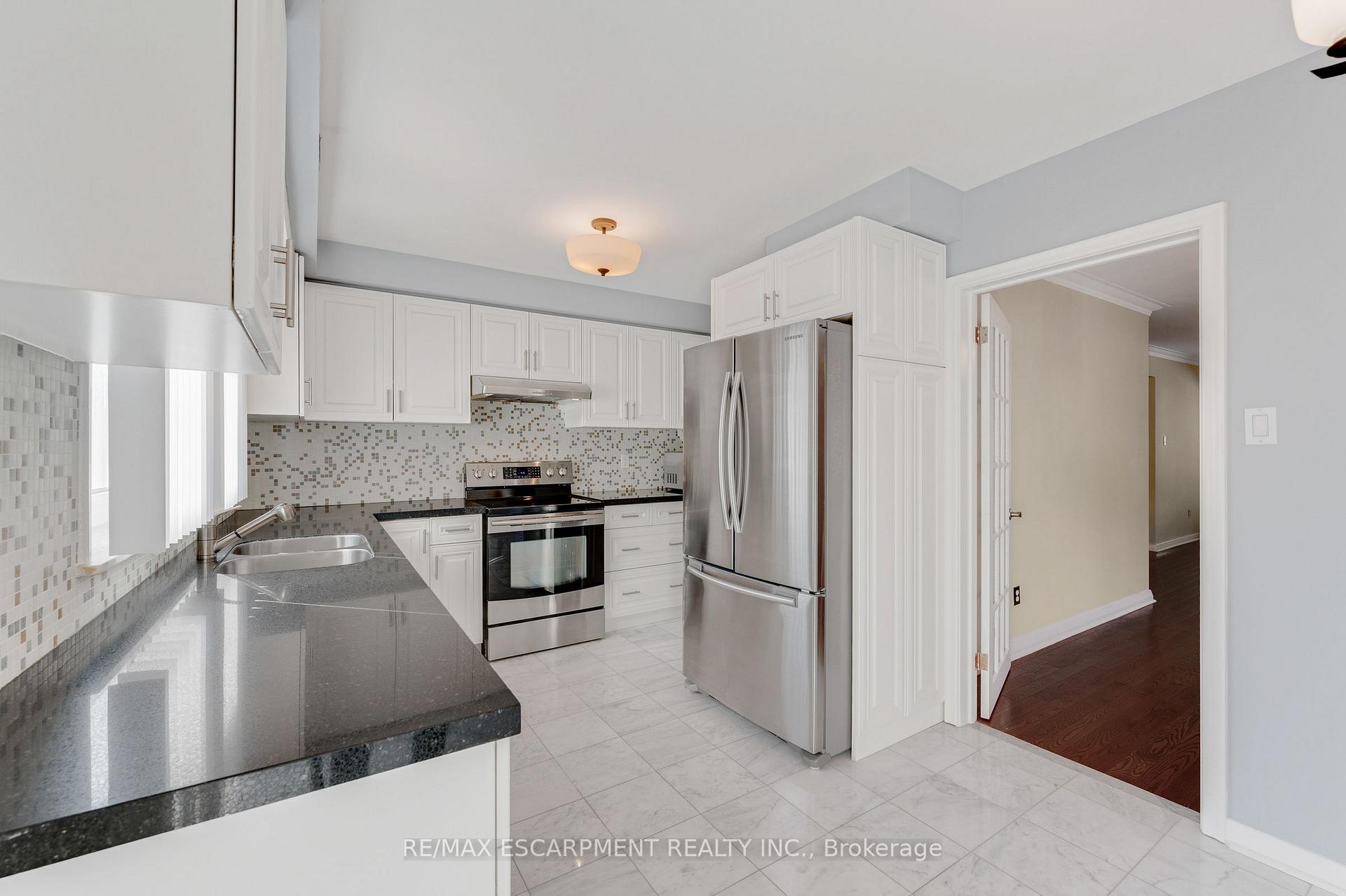 Photo 14 of 7 Watling Street, Etobicoke, Willowridge-Martingrove-Richview — HOMEH