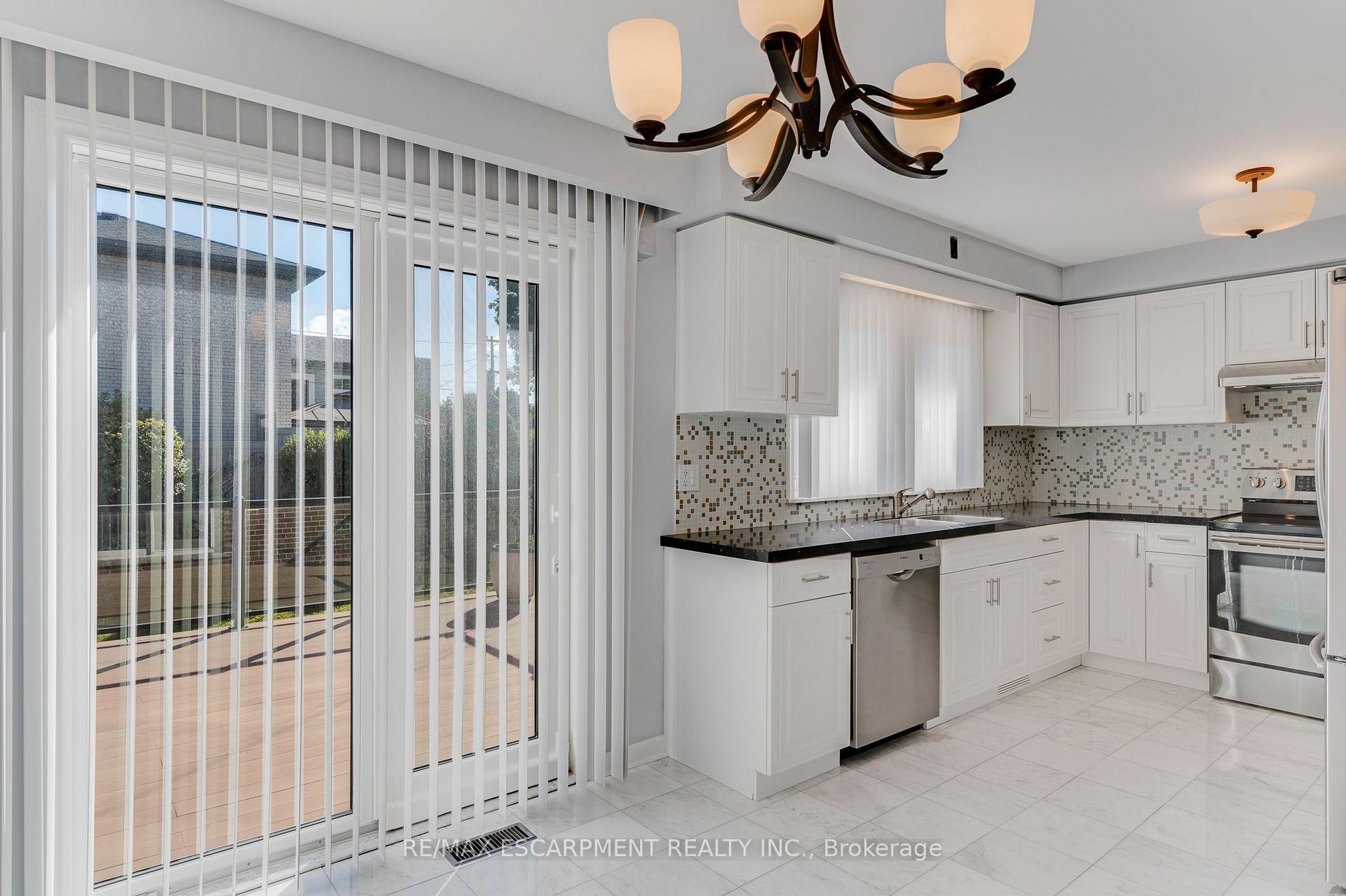 Photo 15 of 7 Watling Street, Etobicoke, Willowridge-Martingrove-Richview — HOMEH