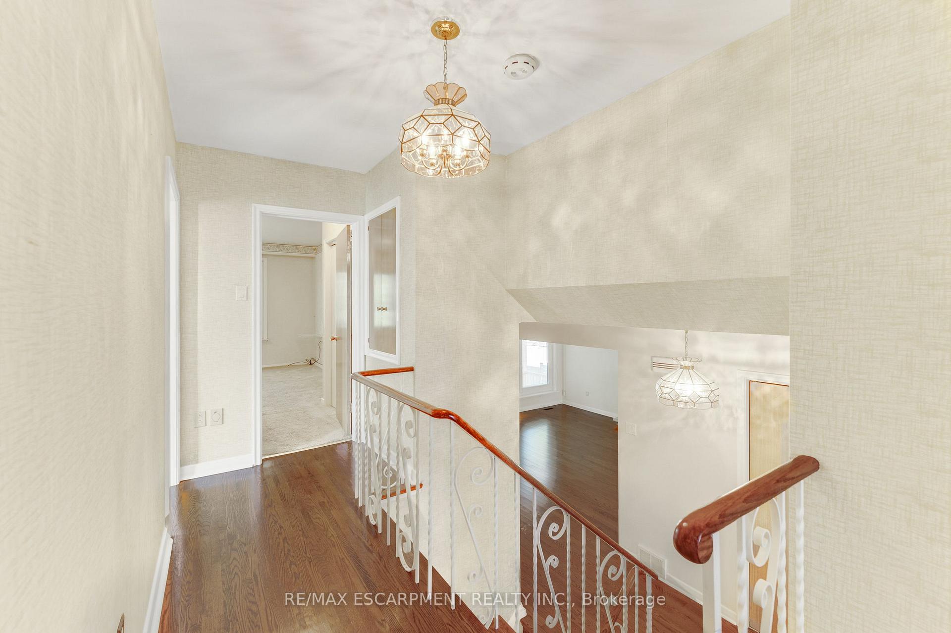 Photo 18 of 7 Watling Street, Etobicoke, Willowridge-Martingrove-Richview — HOMEH