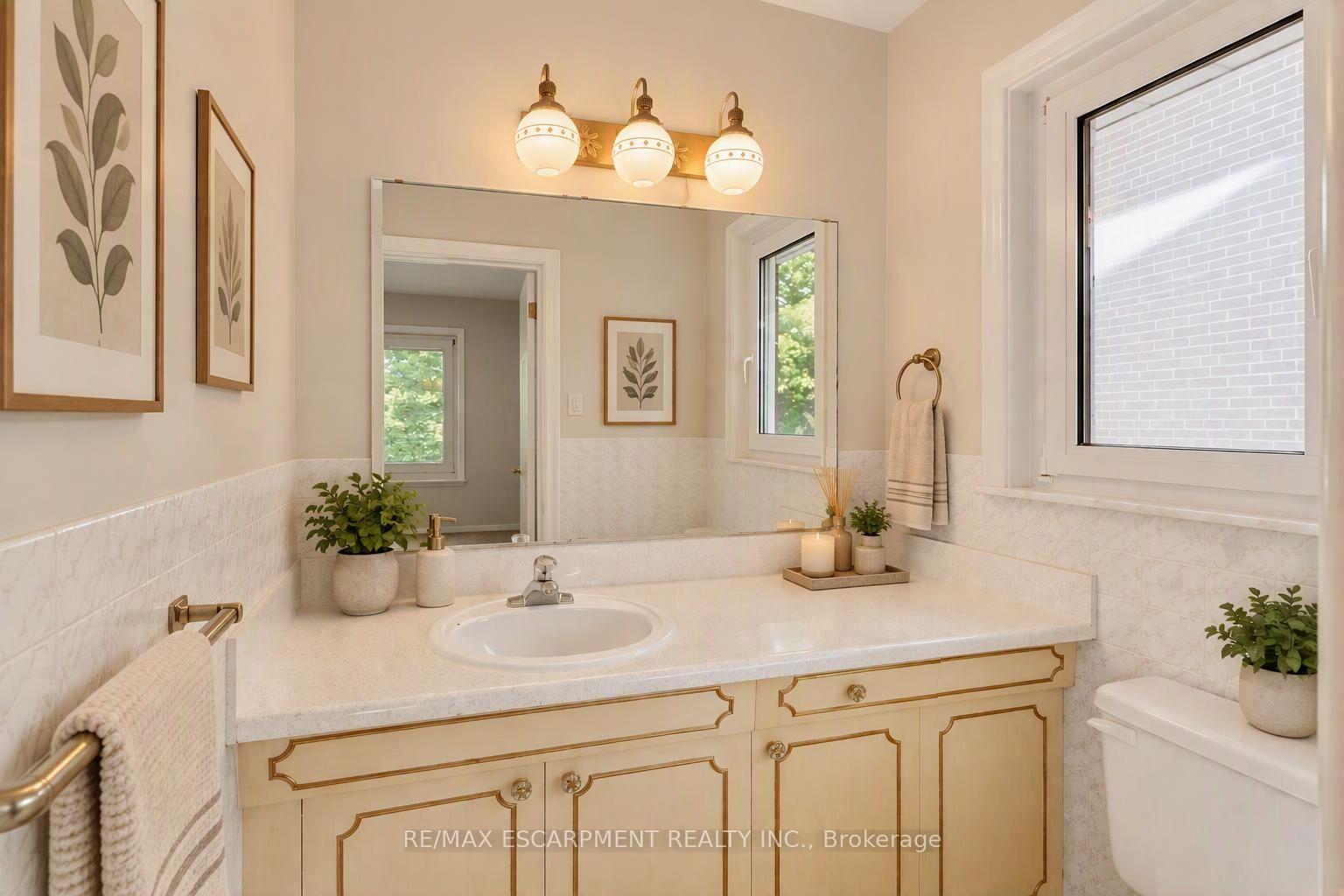 Photo 21 of 7 Watling Street, Etobicoke, Willowridge-Martingrove-Richview — HOMEH