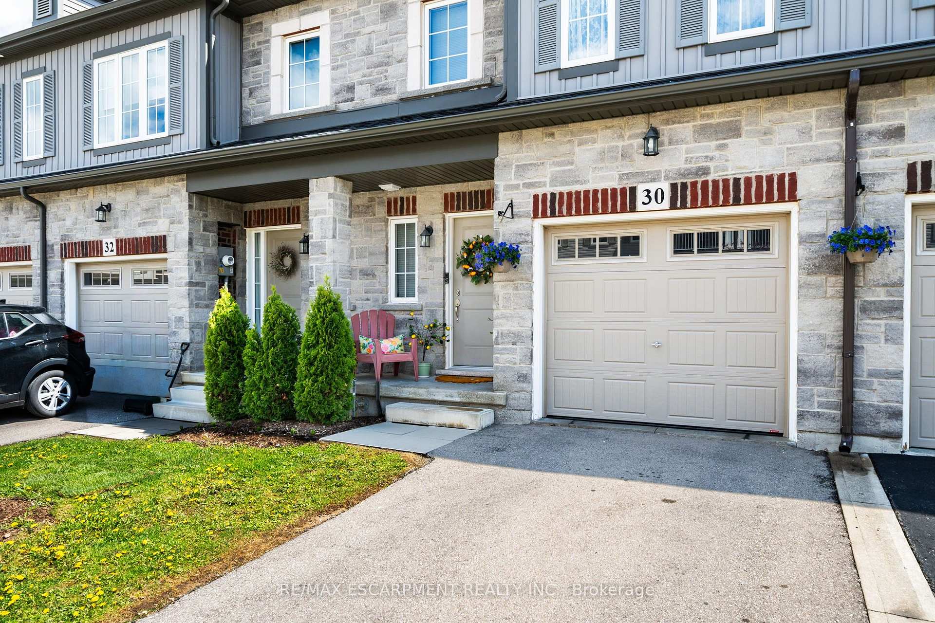 Photo 4 of 30 Cleland Avenue, Hamilton, Meadowlands — HOMEH