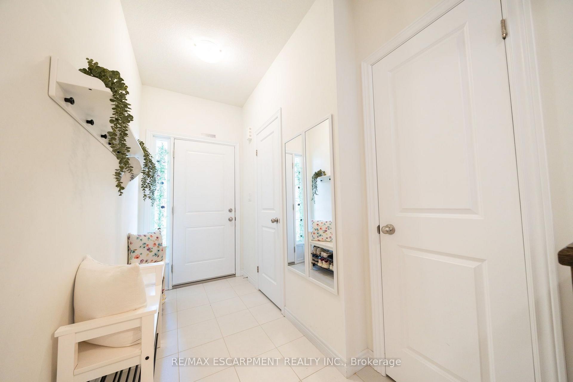 Photo 7 of 30 Cleland Avenue, Hamilton, Meadowlands — HOMEH