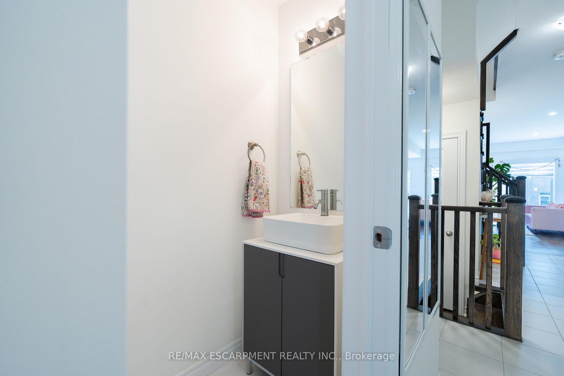 Photo 9 of 30 Cleland Avenue, Hamilton, Meadowlands — HOMEH