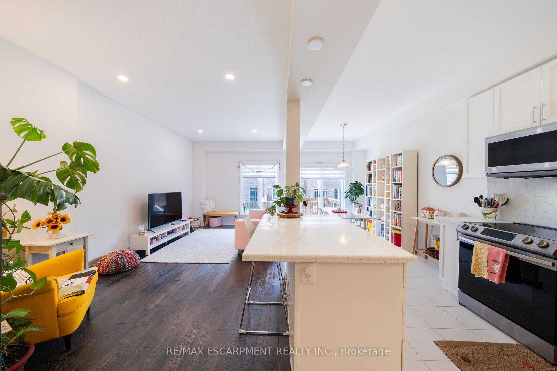 Photo 11 of 30 Cleland Avenue, Hamilton, Meadowlands — HOMEH