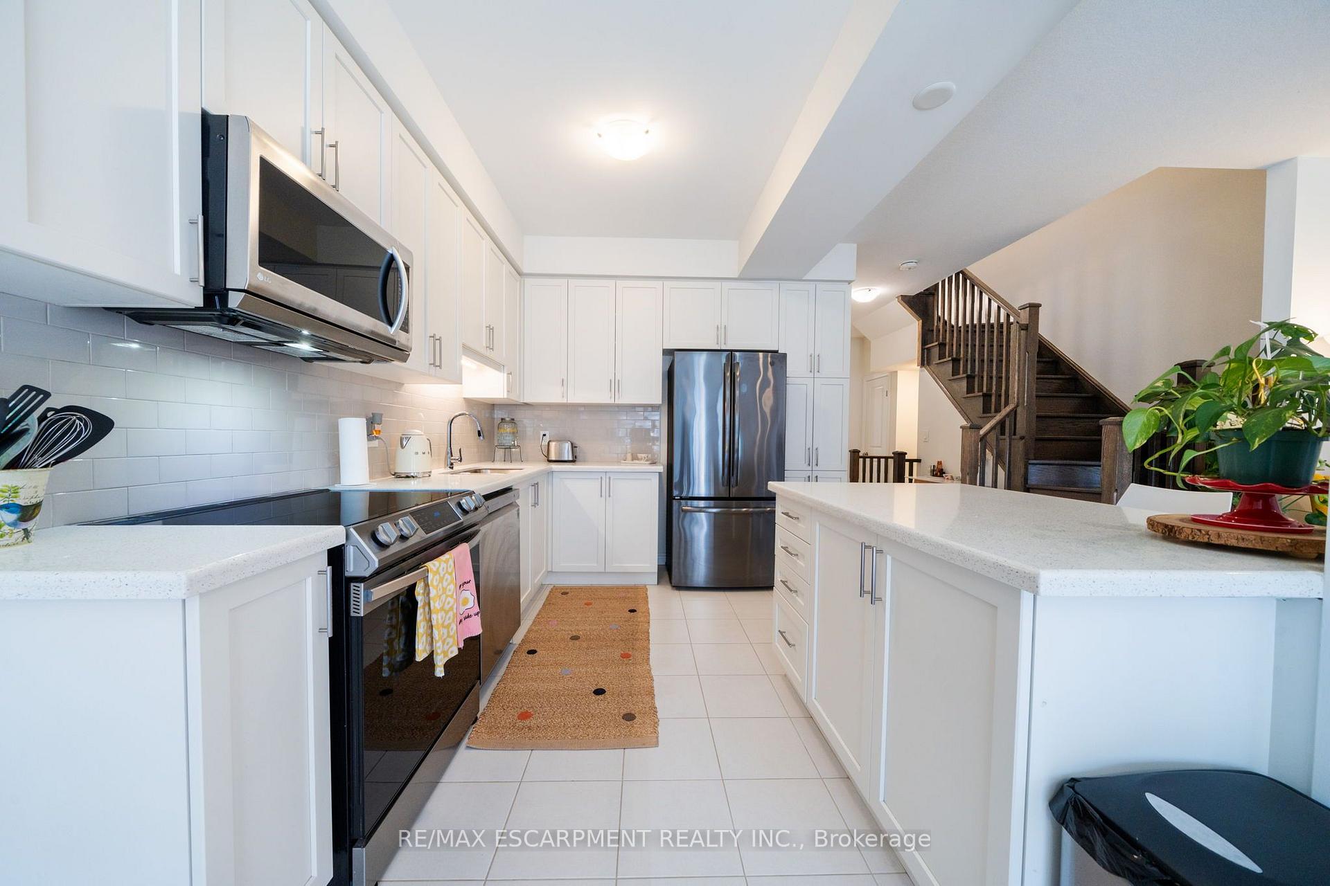 Photo 13 of 30 Cleland Avenue, Hamilton, Meadowlands — HOMEH