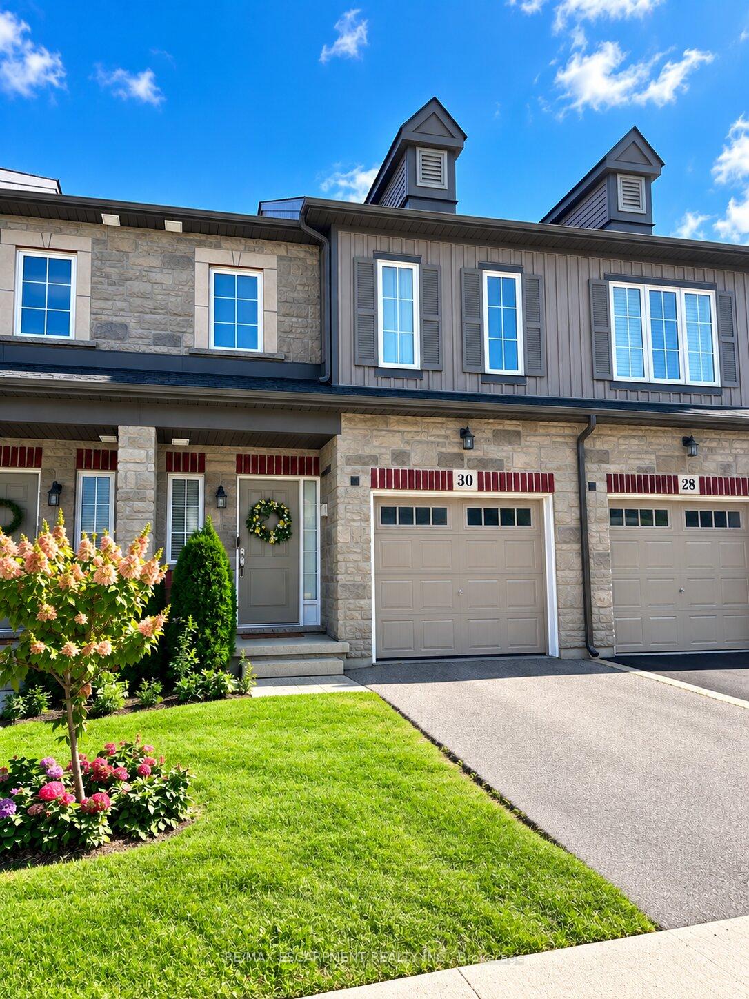 Photo 3 of 30 Cleland Avenue, Hamilton, Meadowlands — HOMEH