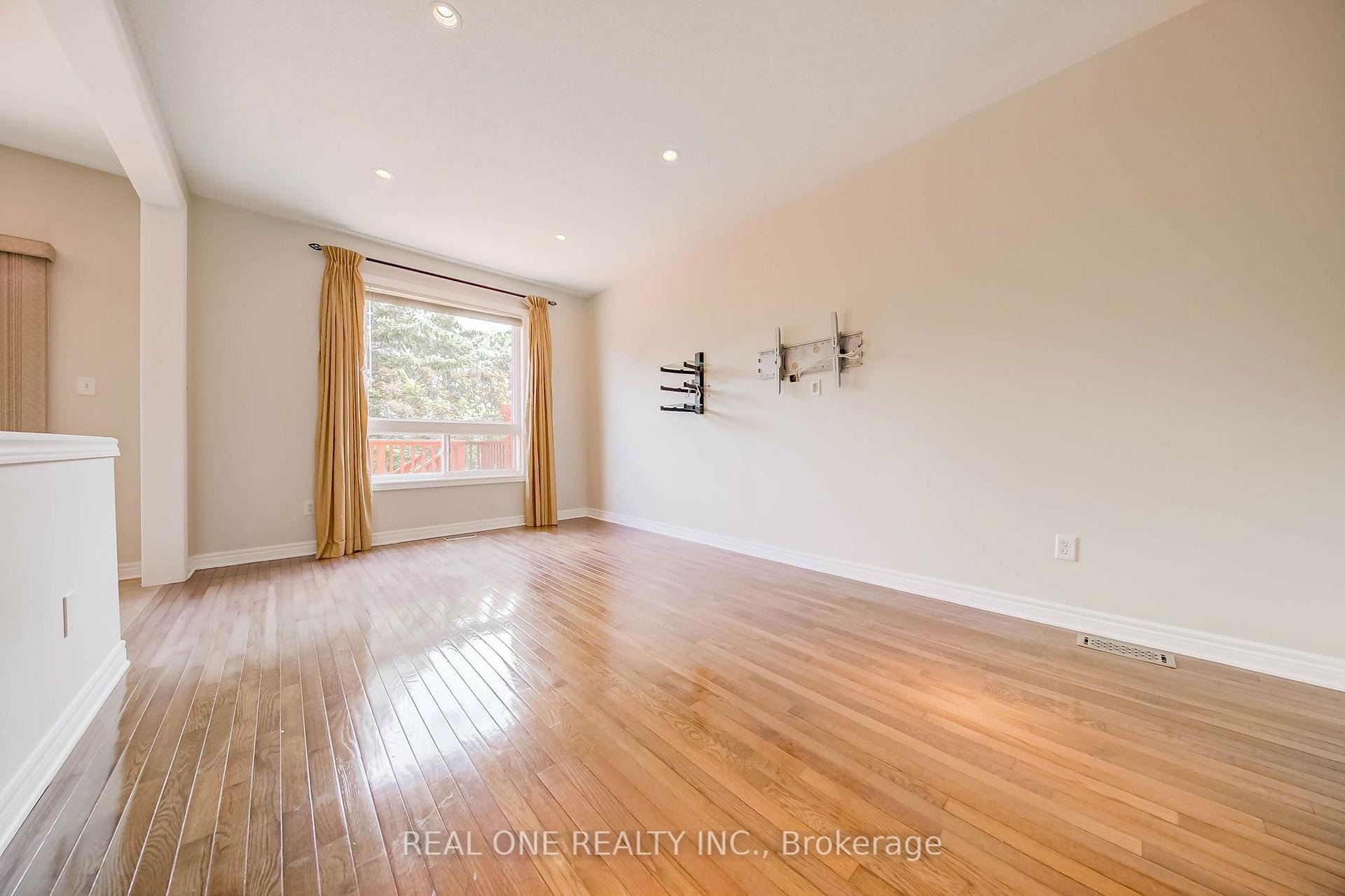 Photo 14 of 1418 Gulledge Trail, Oakville, West Oak Trails — HOMEH