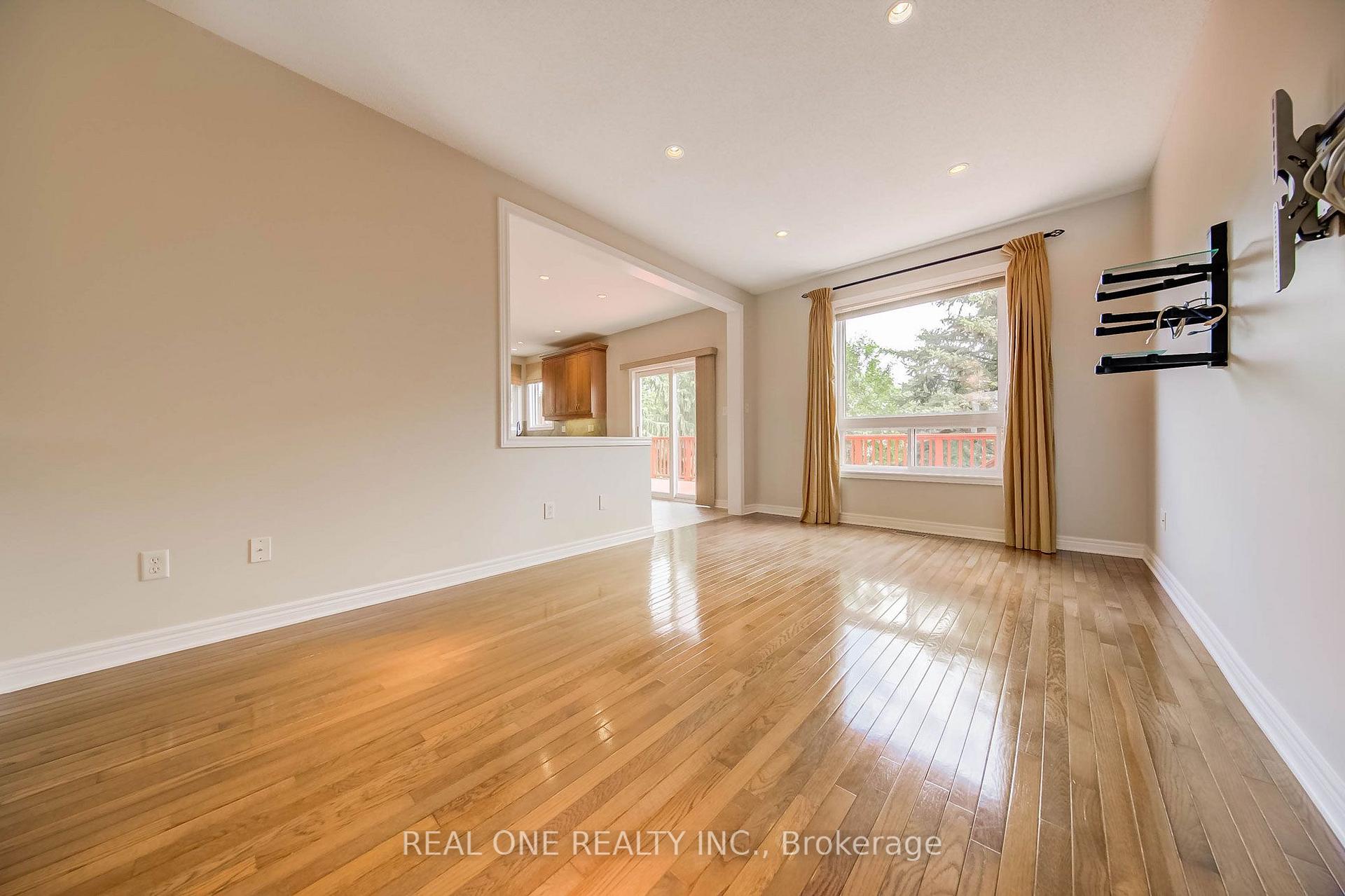 Photo 15 of 1418 Gulledge Trail, Oakville, West Oak Trails — HOMEH