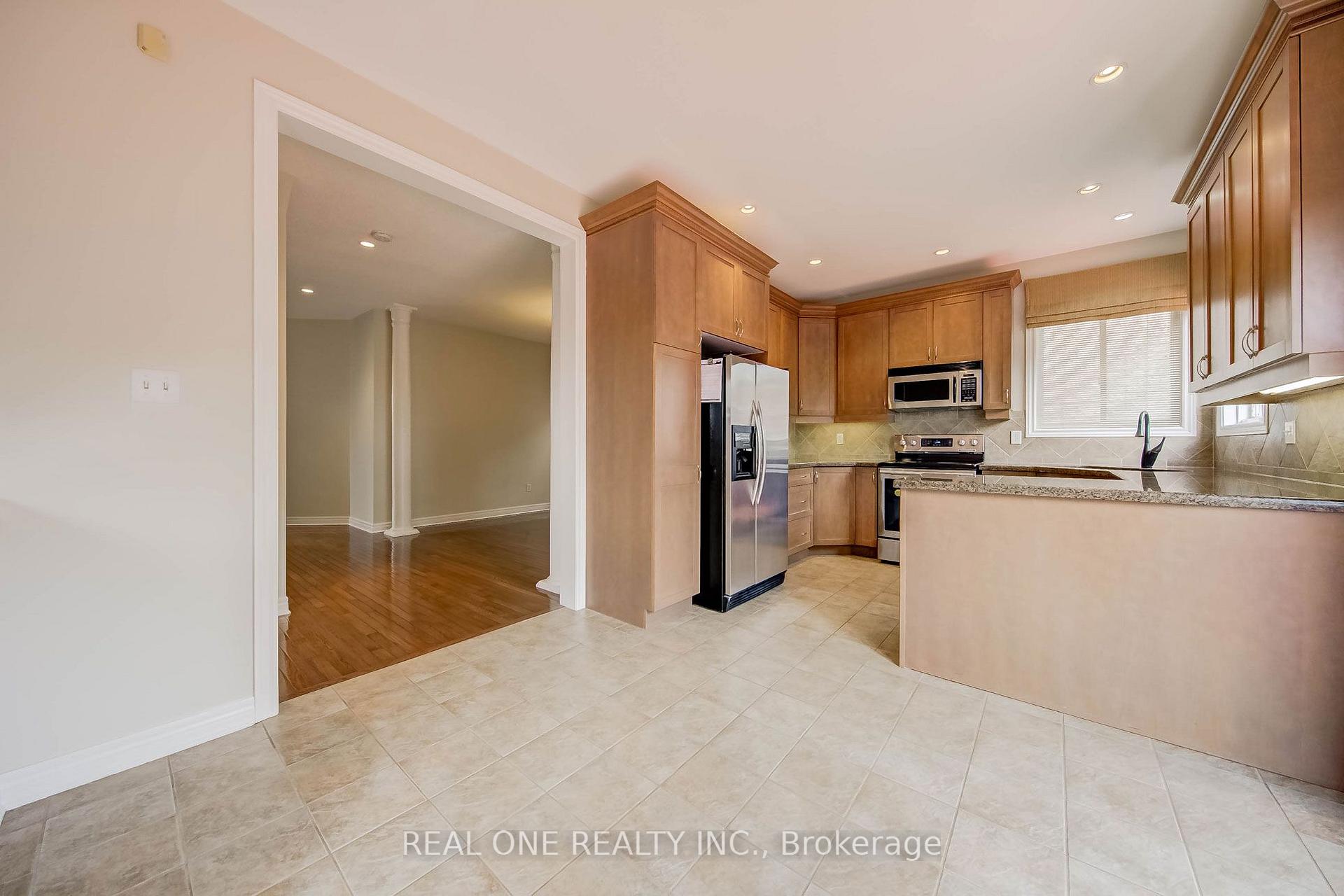 Photo 18 of 1418 Gulledge Trail, Oakville, West Oak Trails — HOMEH