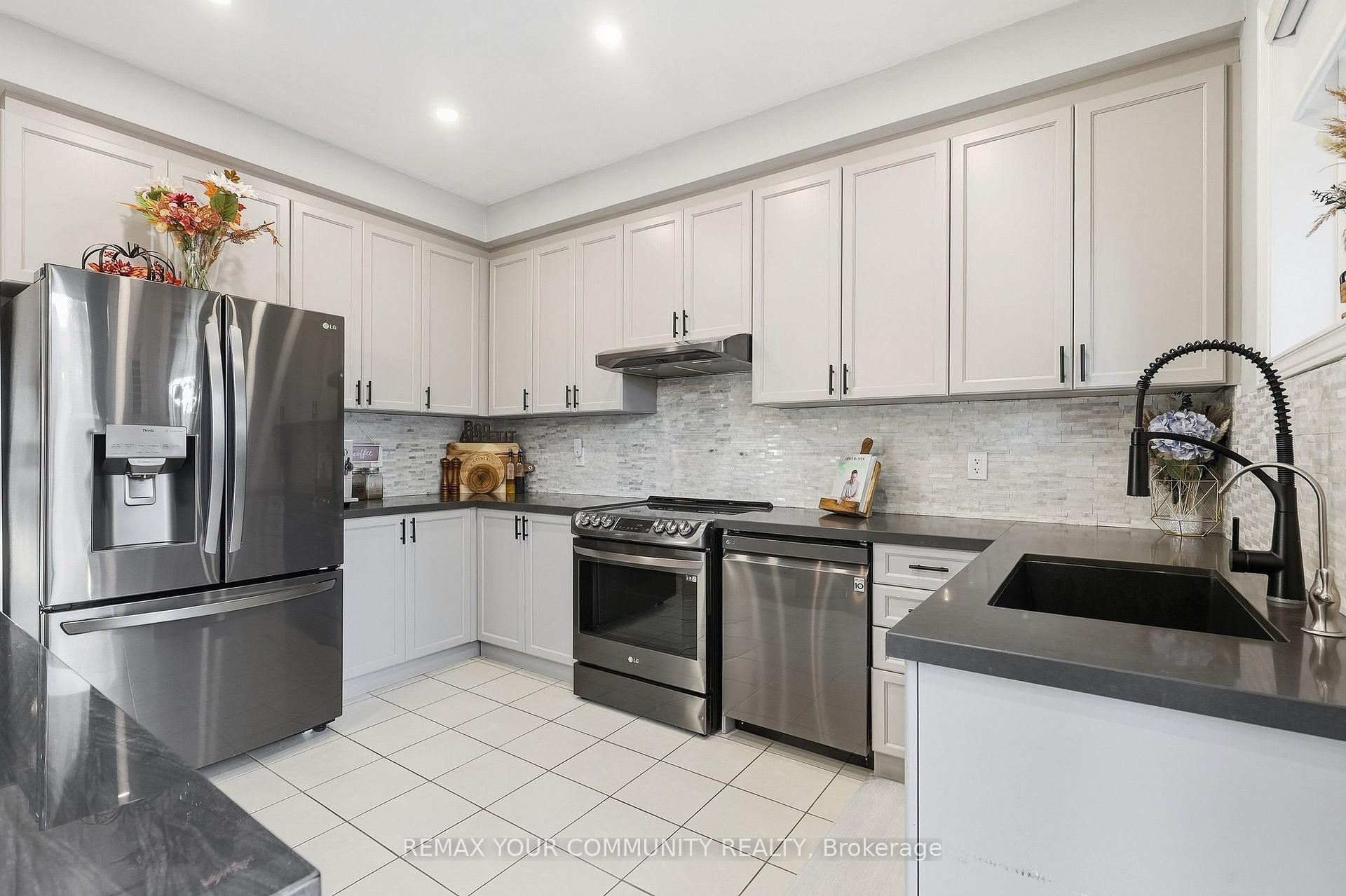 Photo 9 of 6 Jackson Drive, New Tecumseth, Tottenham — HOMEH