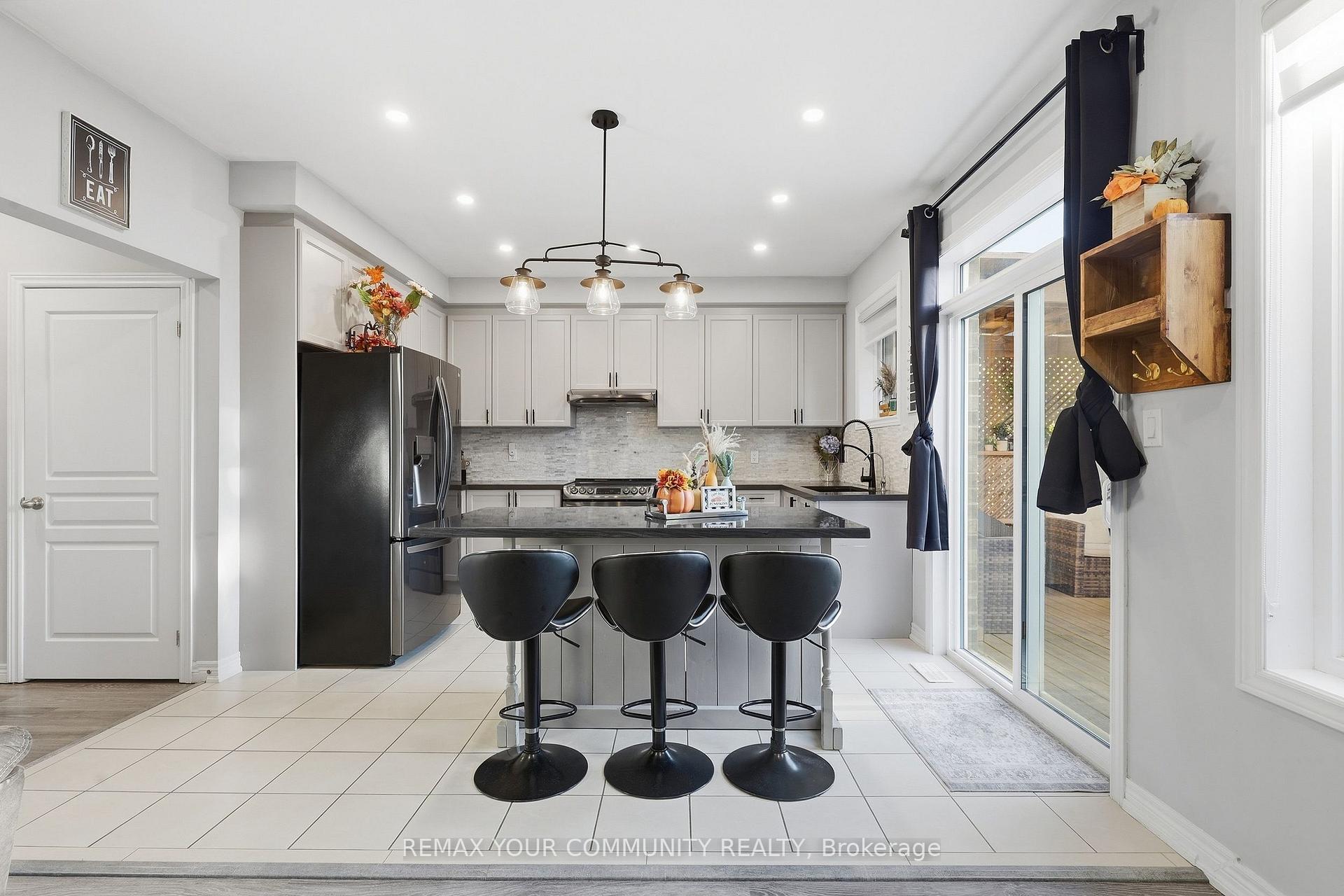 Photo 10 of 6 Jackson Drive, New Tecumseth, Tottenham — HOMEH