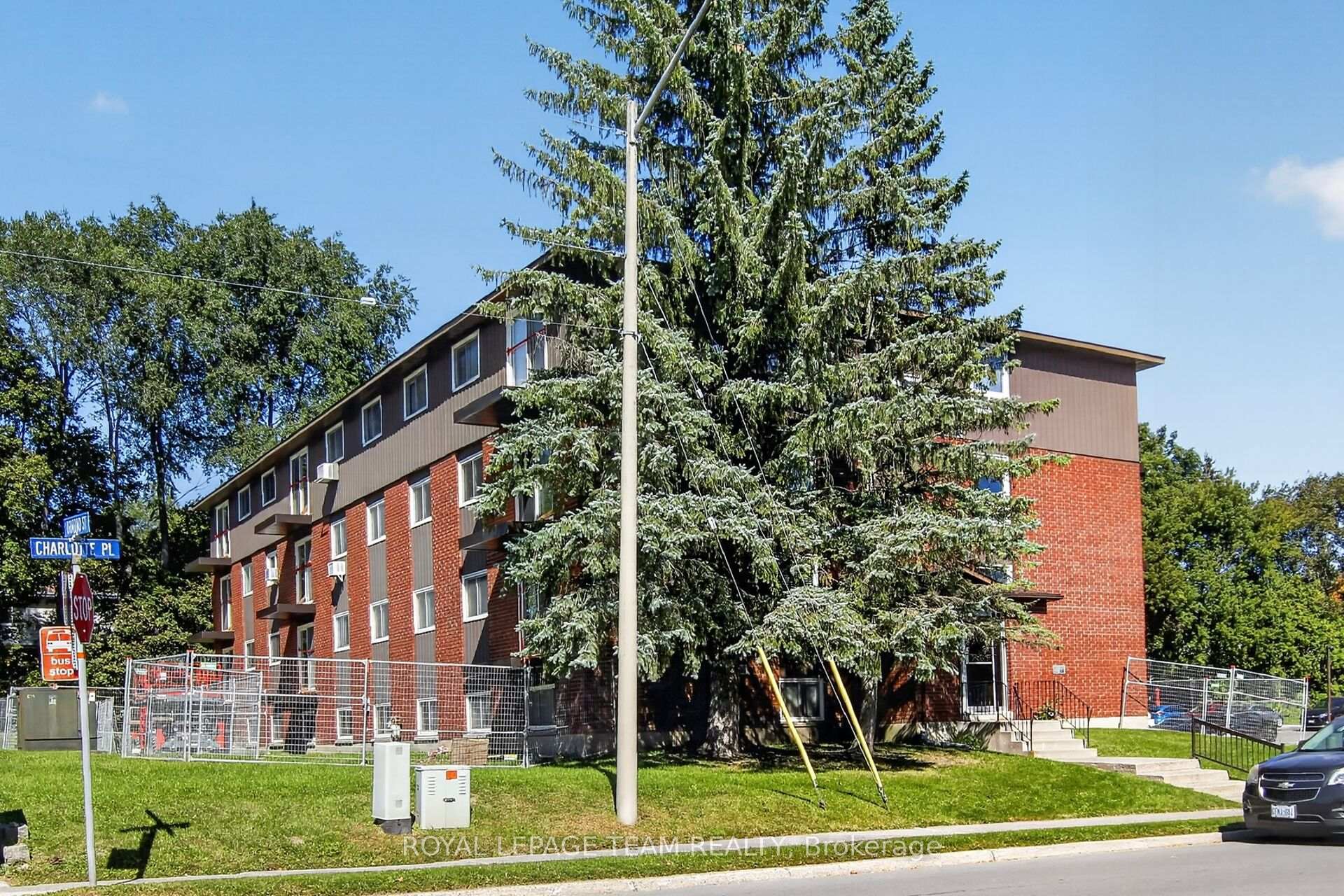 Photo 20 of Unit 21, 2 Charlotte Place, Brockville, Brockville — HOMEH