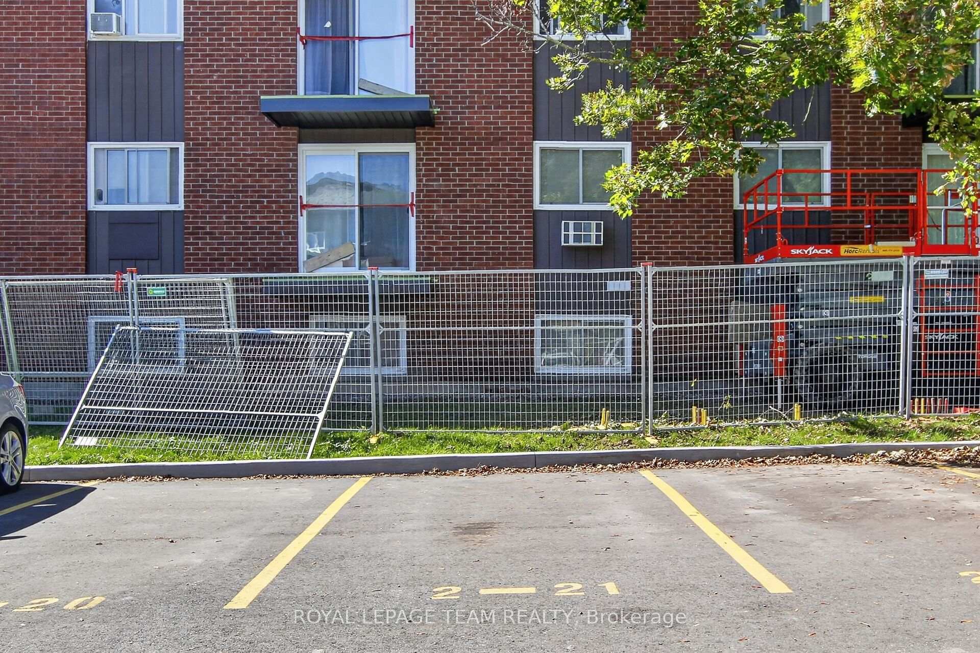 Photo 21 of Unit 21, 2 Charlotte Place, Brockville, Brockville — HOMEH