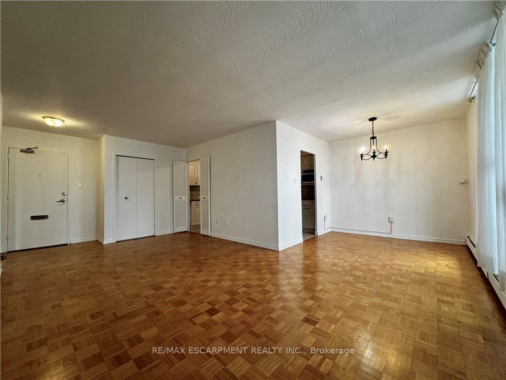 Photo 3 of Unit 809, 35 Towering Heights Boulevard, St. Catharines, Glendale/Glenridge — HOMEH