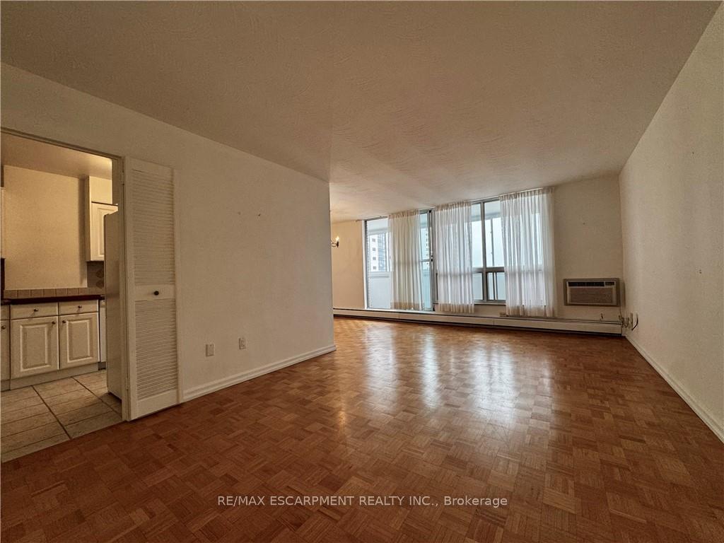 Photo 5 of Unit 809, 35 Towering Heights Boulevard, St. Catharines, Glendale/Glenridge — HOMEH