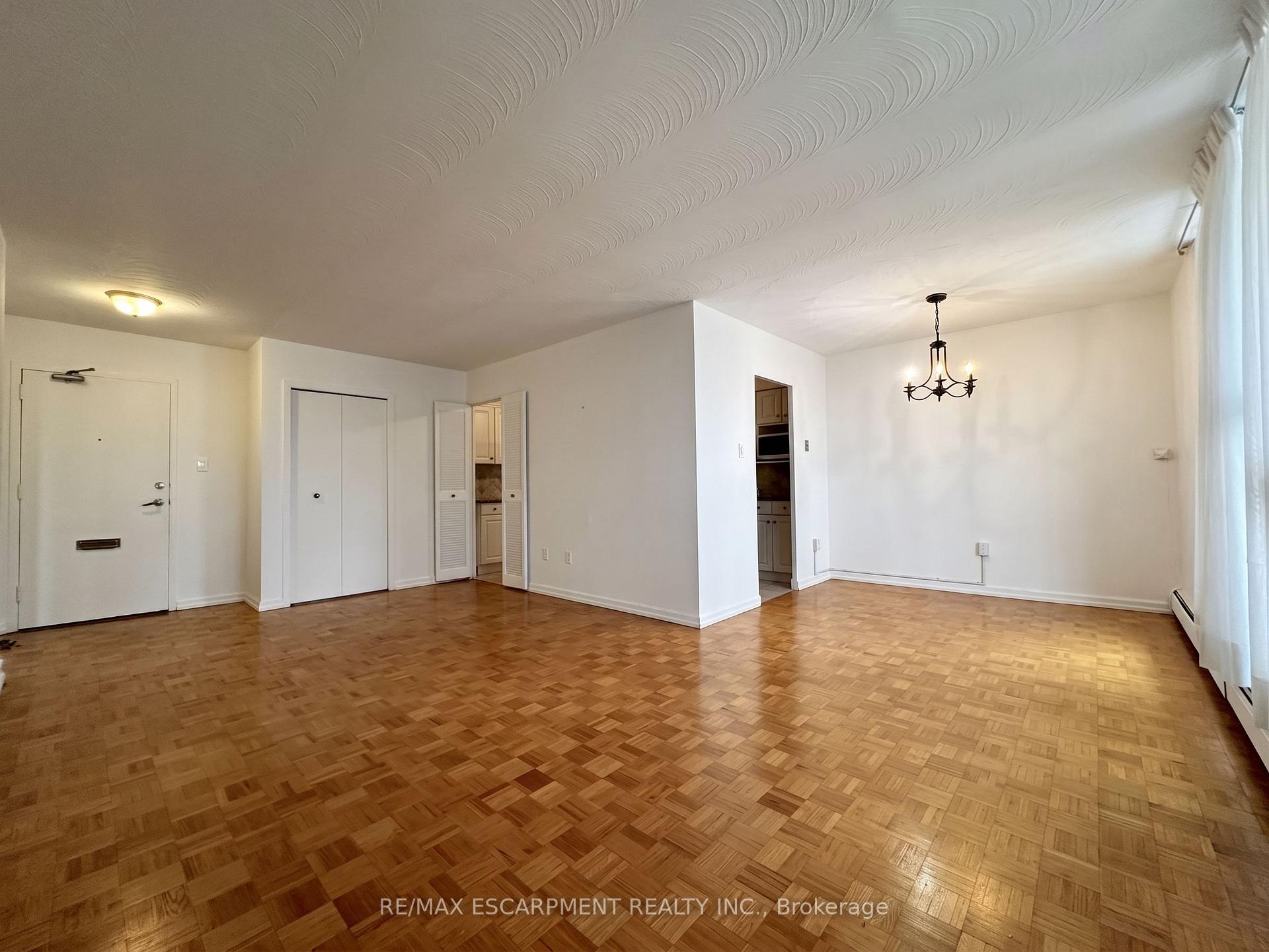 Photo 2 of Unit 809, 35 Towering Heights Boulevard, St. Catharines, Glendale/Glenridge — HOMEH