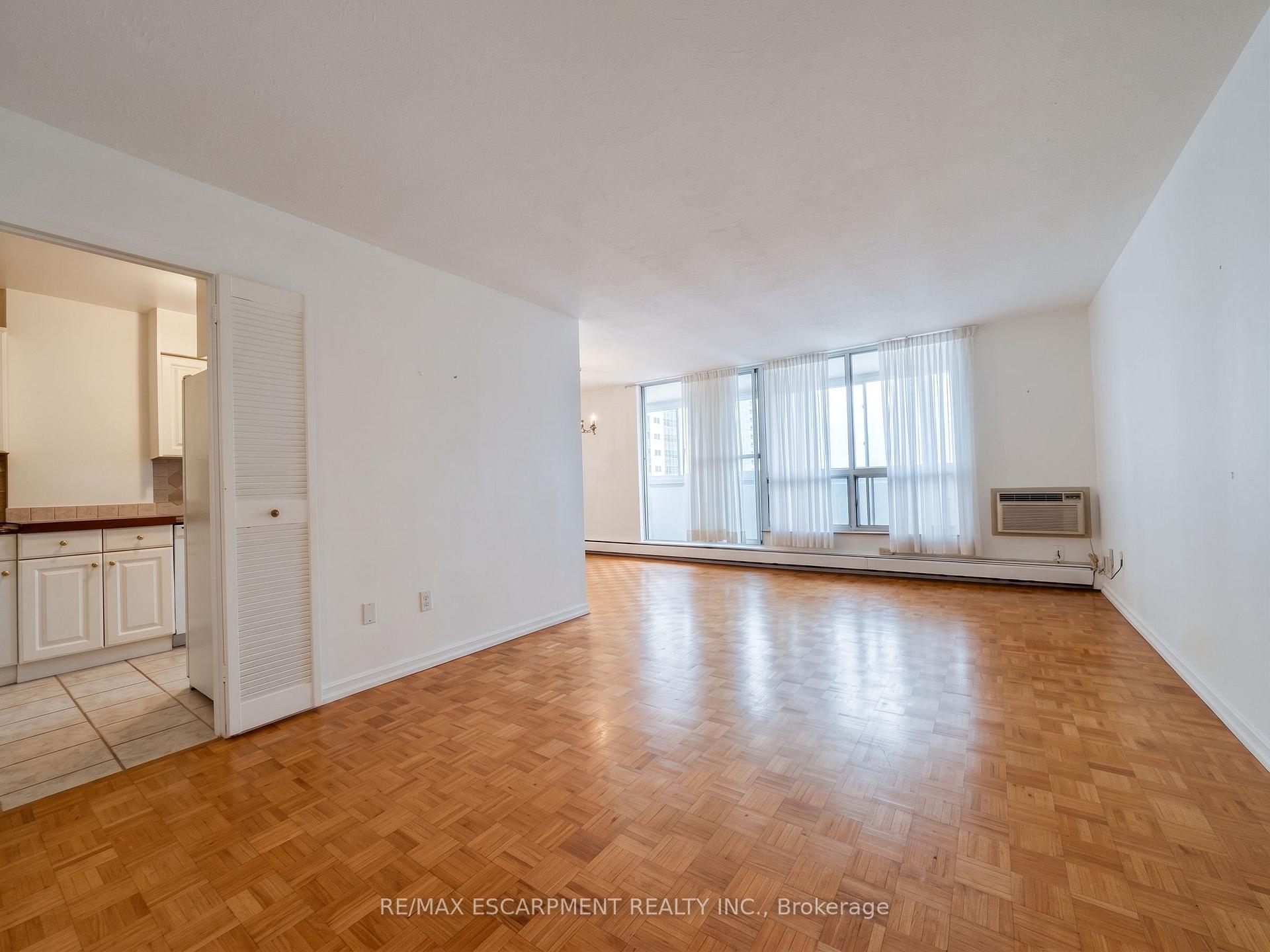 Photo 4 of Unit 809, 35 Towering Heights Boulevard, St. Catharines, Glendale/Glenridge — HOMEH