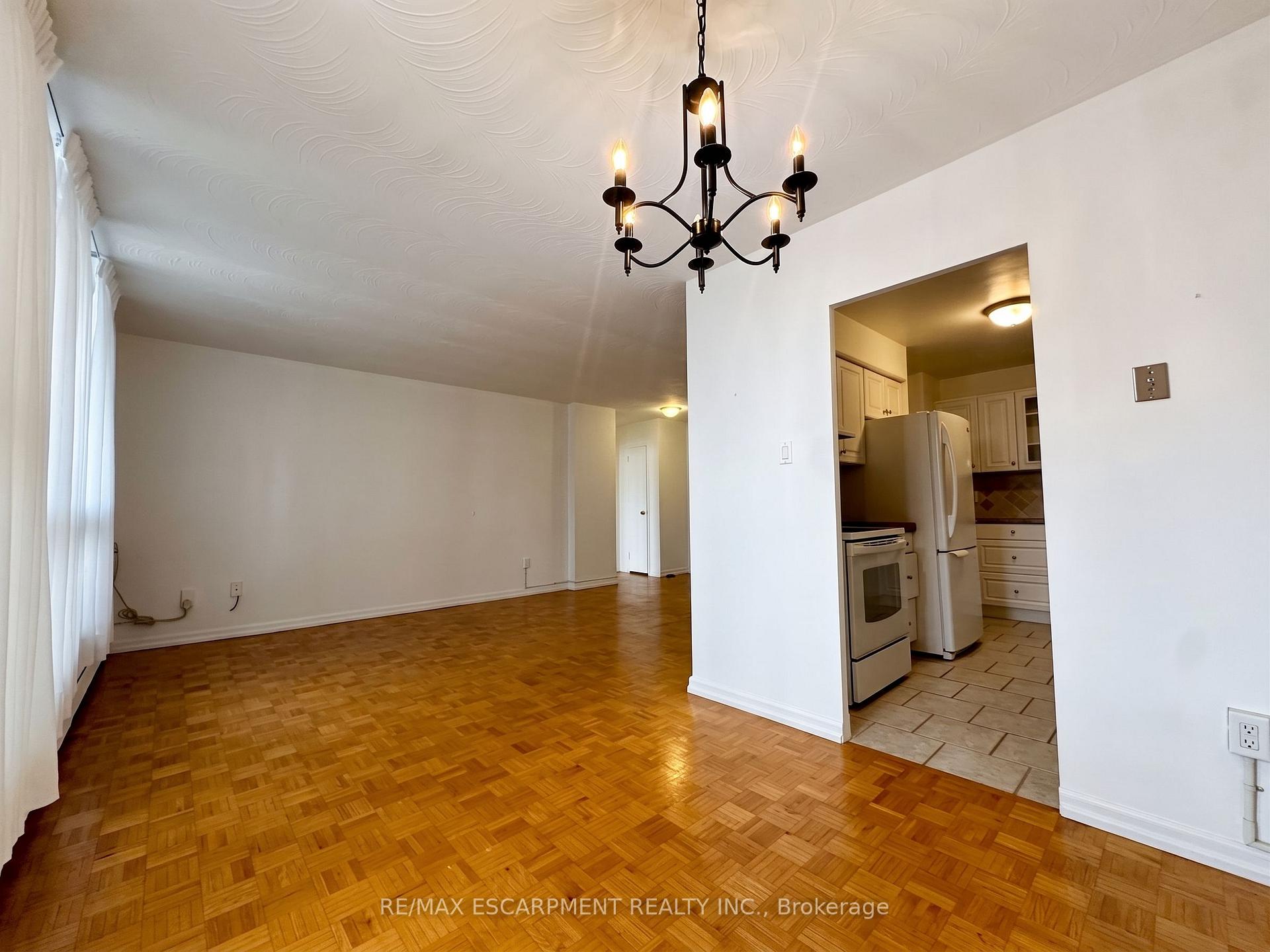 Photo 6 of Unit 809, 35 Towering Heights Boulevard, St. Catharines, Glendale/Glenridge — HOMEH