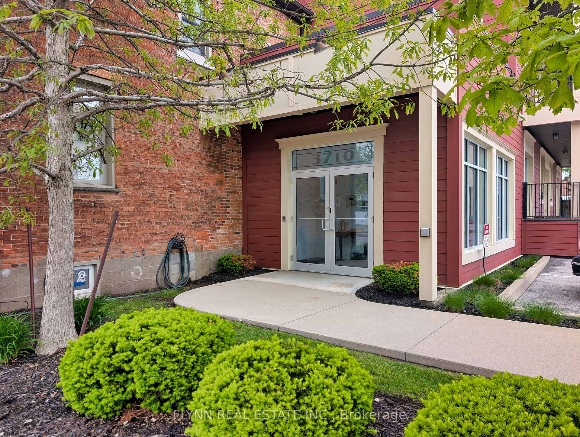 Photo 2 of Unit 207, 3710 Main Street, Niagara Falls, Chippawa — HOMEH