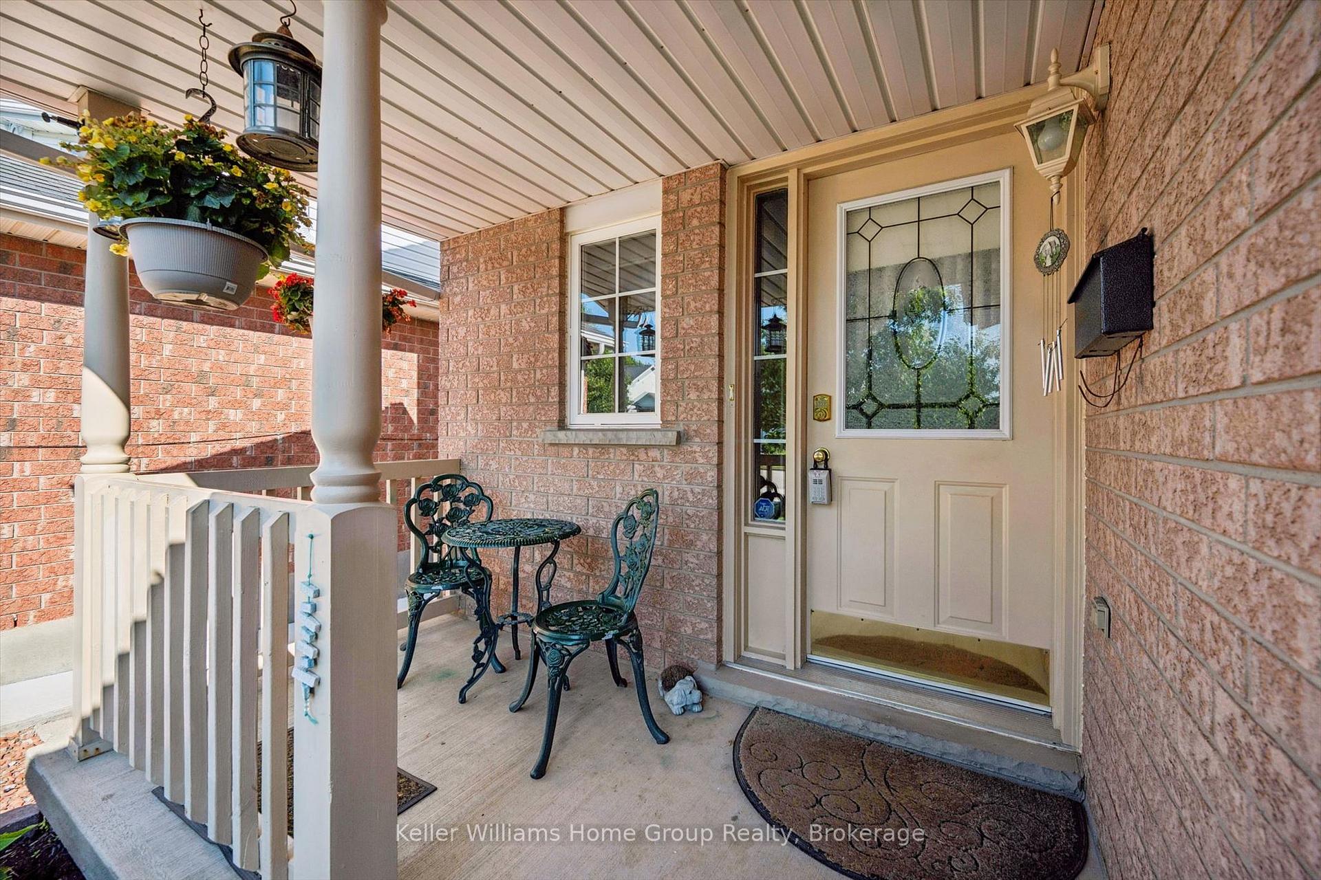 Photo 4 of 63 Boulder Crescent, Guelph, Clairfields/Hanlon Business Park — HOMEH