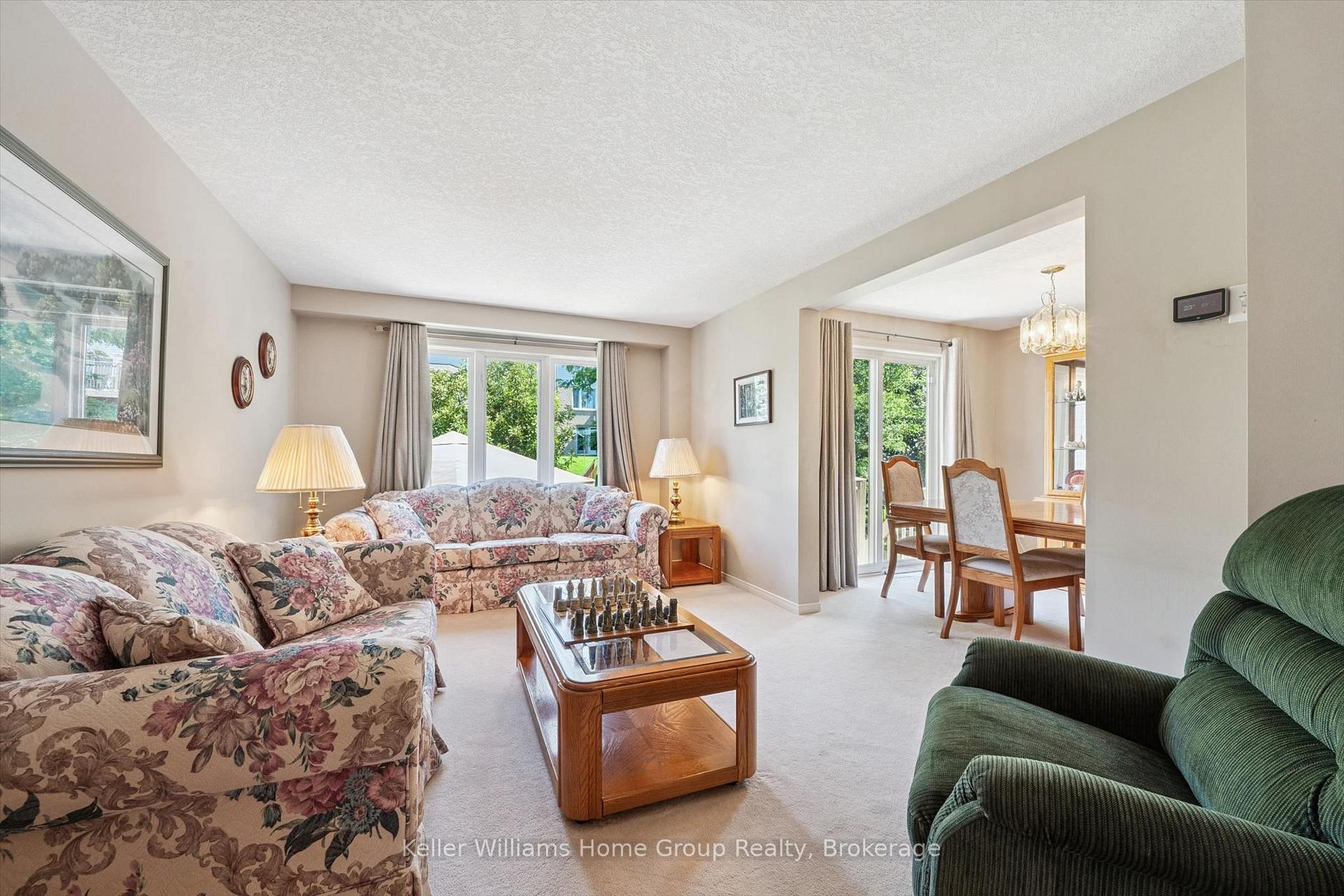 Photo 7 of 63 Boulder Crescent, Guelph, Clairfields/Hanlon Business Park — HOMEH