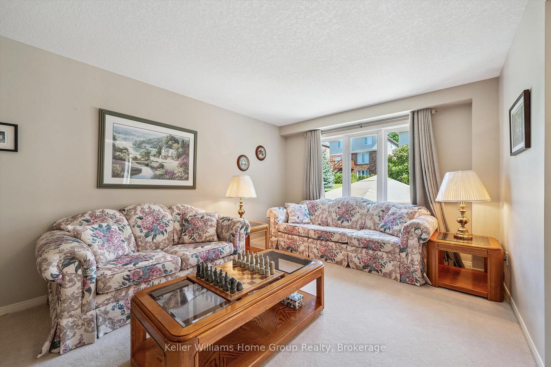 Photo 8 of 63 Boulder Crescent, Guelph, Clairfields/Hanlon Business Park — HOMEH