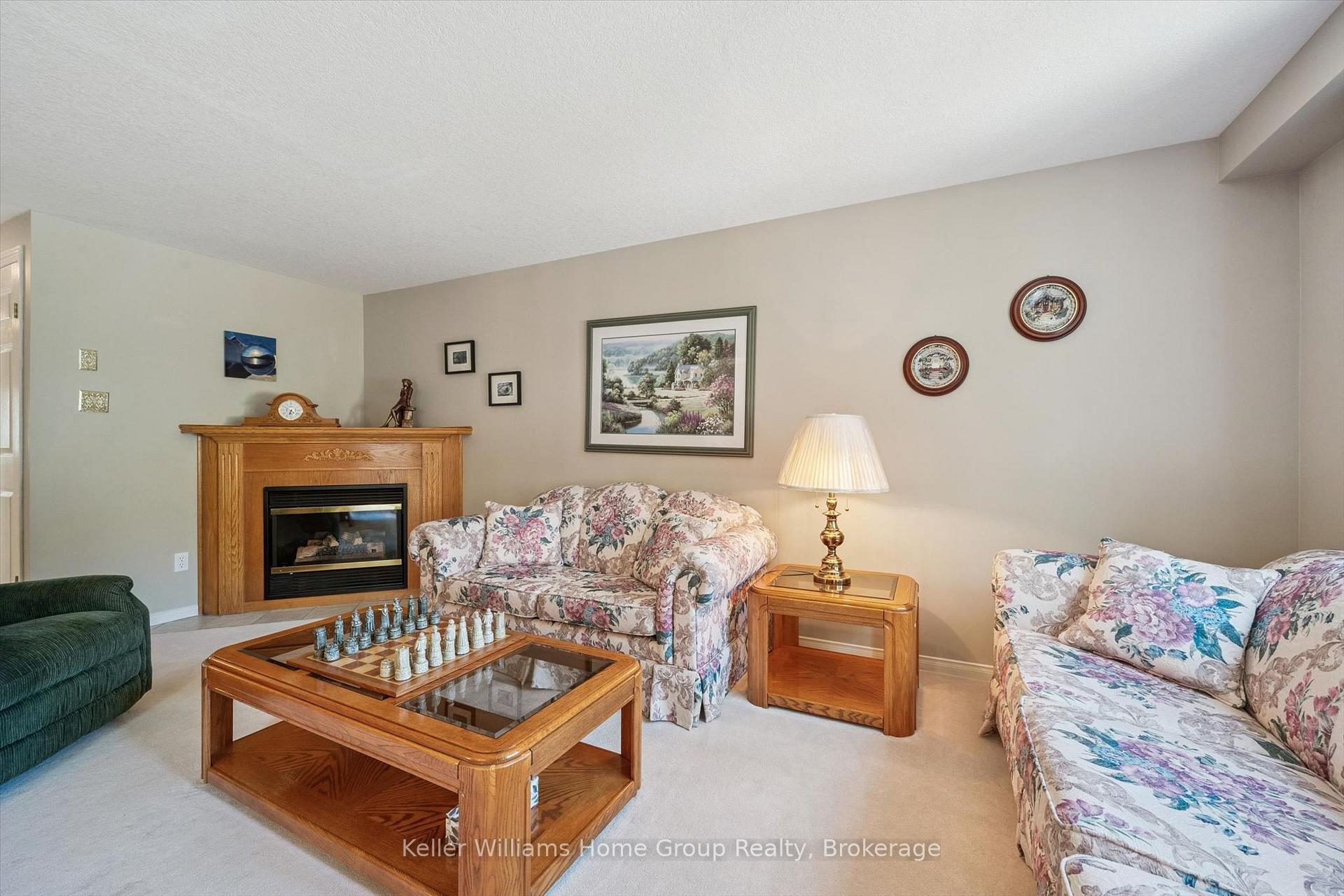 Photo 9 of 63 Boulder Crescent, Guelph, Clairfields/Hanlon Business Park — HOMEH