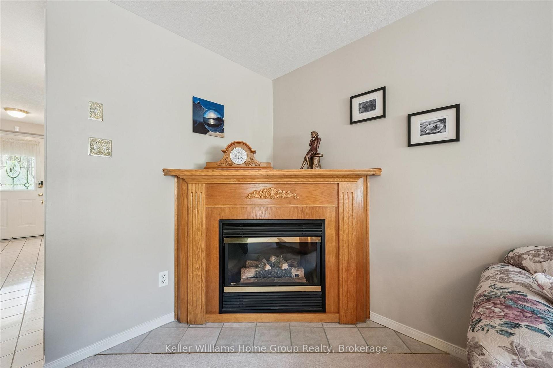 Photo 10 of 63 Boulder Crescent, Guelph, Clairfields/Hanlon Business Park — HOMEH
