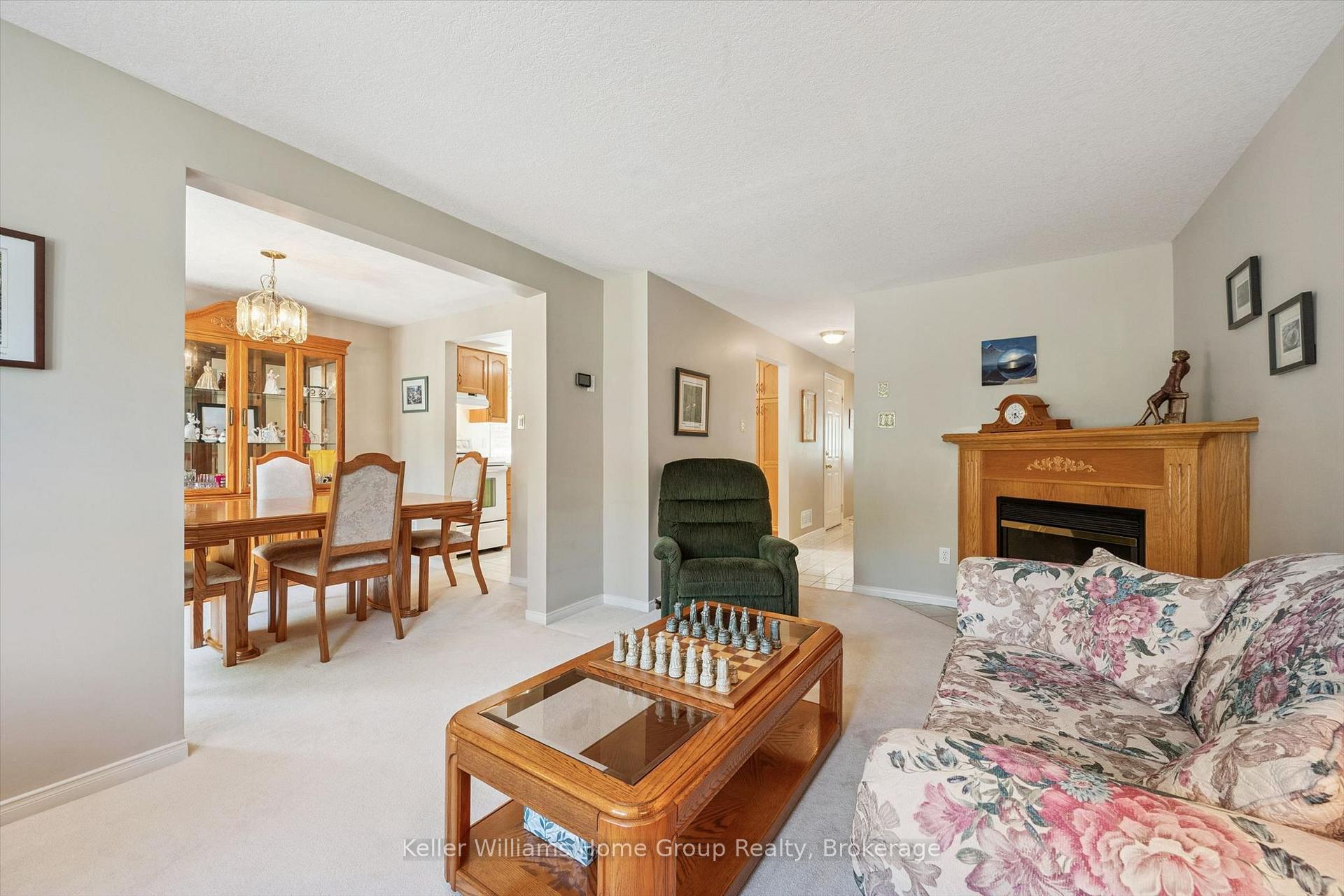 Photo 11 of 63 Boulder Crescent, Guelph, Clairfields/Hanlon Business Park — HOMEH