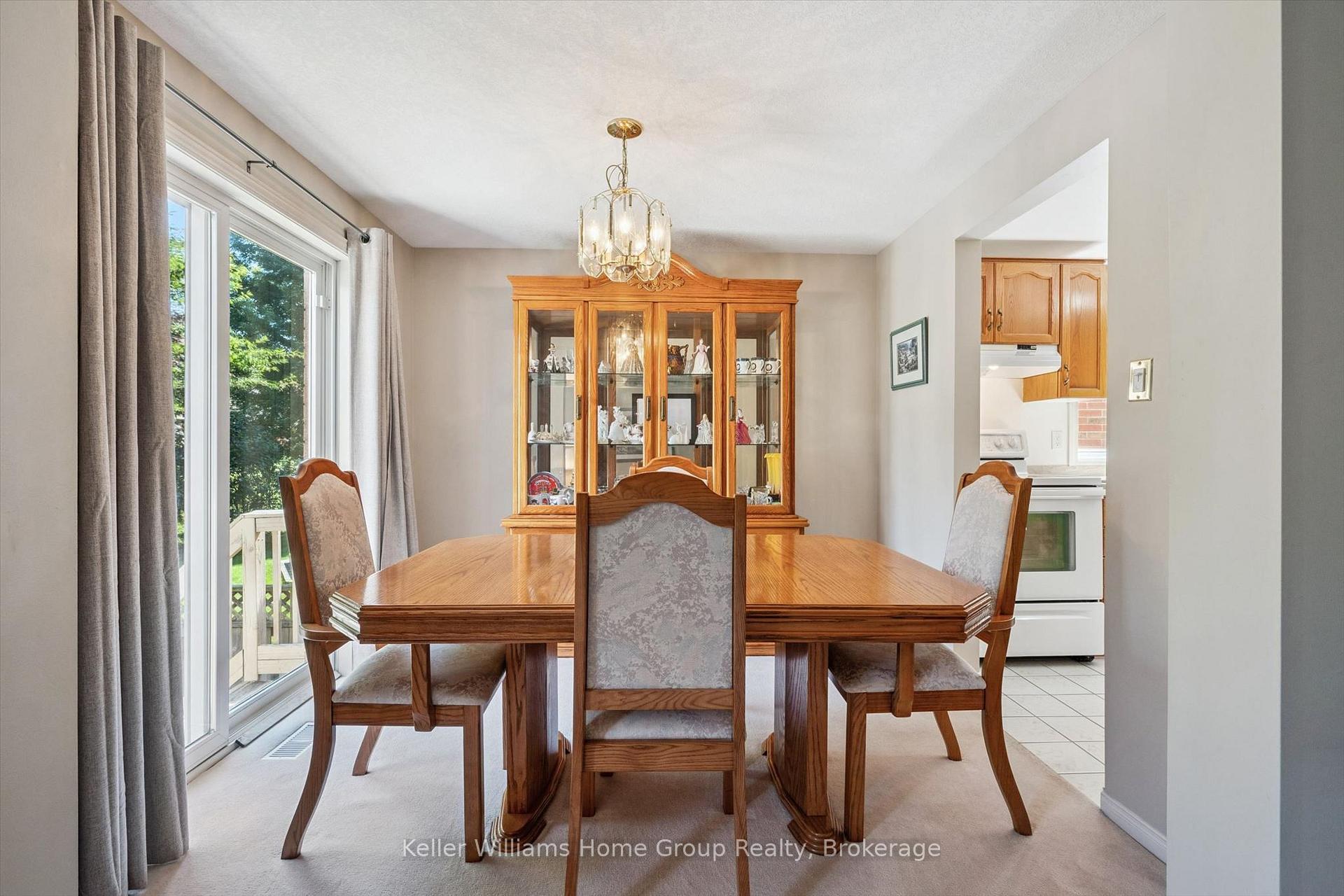 Photo 12 of 63 Boulder Crescent, Guelph, Clairfields/Hanlon Business Park — HOMEH