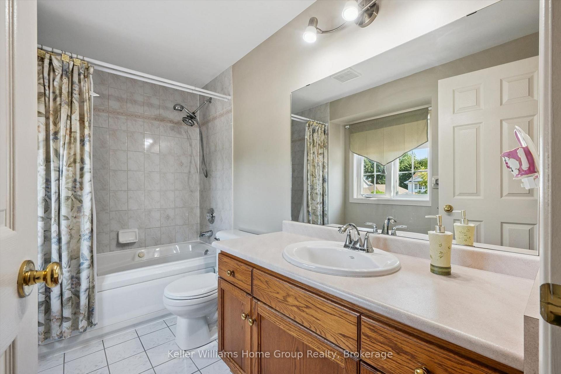 Photo 22 of 63 Boulder Crescent, Guelph, Clairfields/Hanlon Business Park — HOMEH