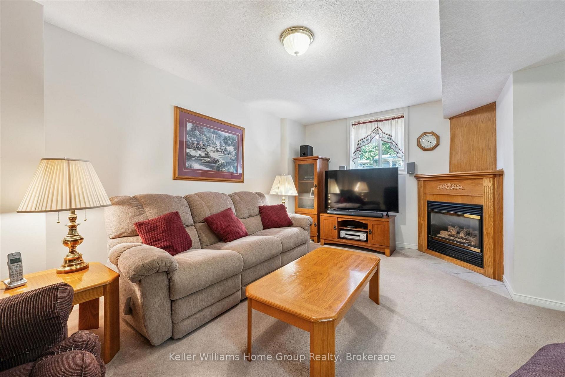 Photo 27 of 63 Boulder Crescent, Guelph, Clairfields/Hanlon Business Park — HOMEH