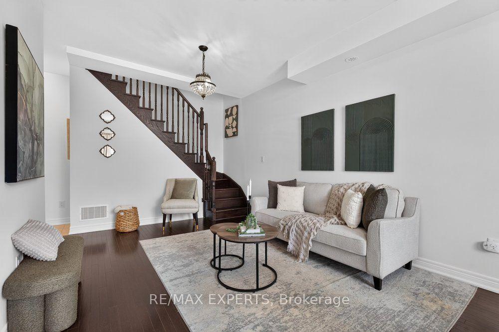 Photo 3 of Unit 19, 125 Kayla Crescent, Vaughan, Maple — HOMEH