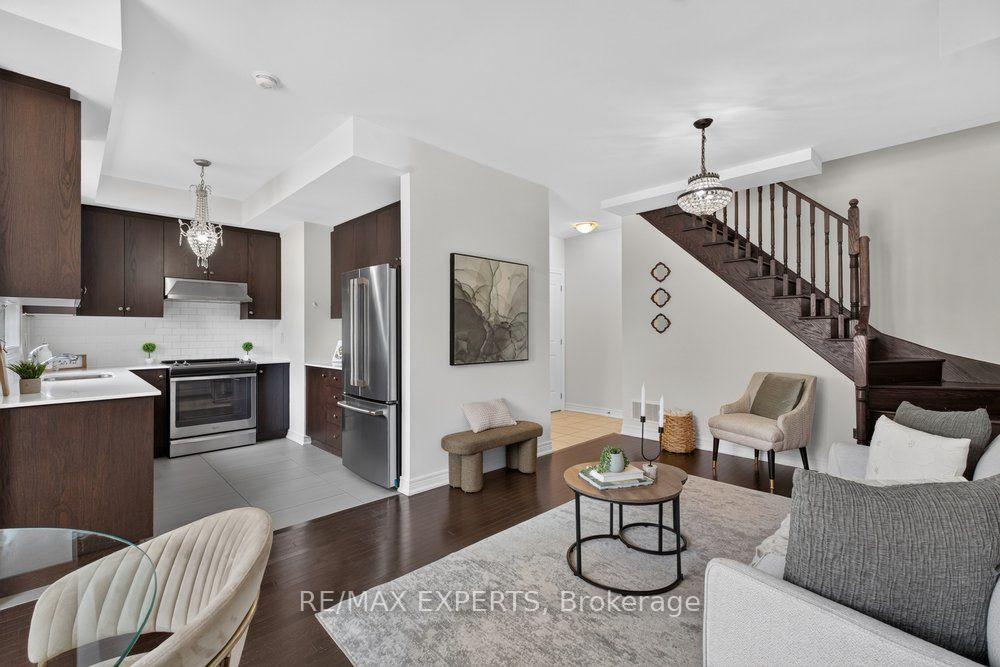 Photo 4 of Unit 19, 125 Kayla Crescent, Vaughan, Maple — HOMEH