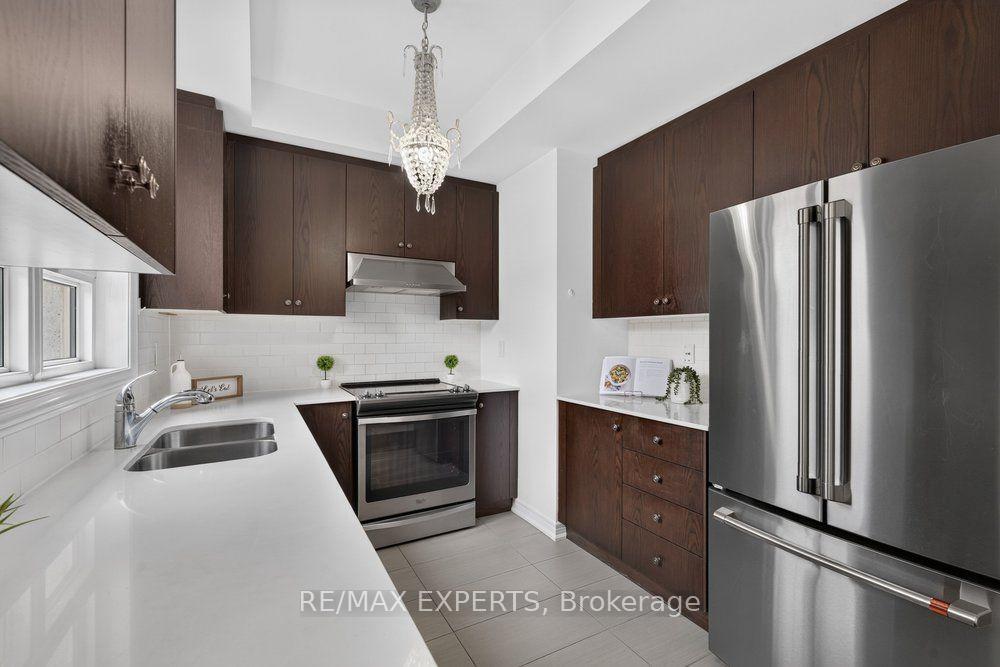Photo 5 of Unit 19, 125 Kayla Crescent, Vaughan, Maple — HOMEH