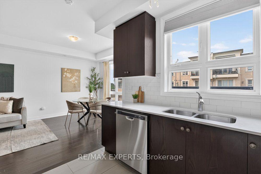 Photo 7 of Unit 19, 125 Kayla Crescent, Vaughan, Maple — HOMEH