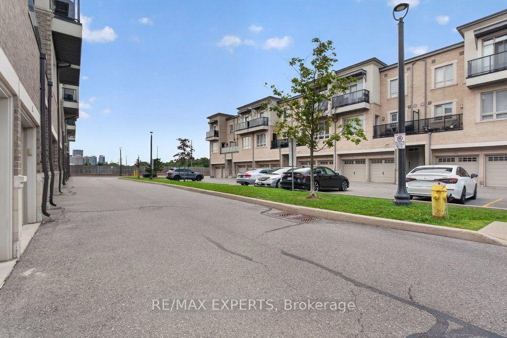 Photo 19 of Unit 19, 125 Kayla Crescent, Vaughan, Maple — HOMEH